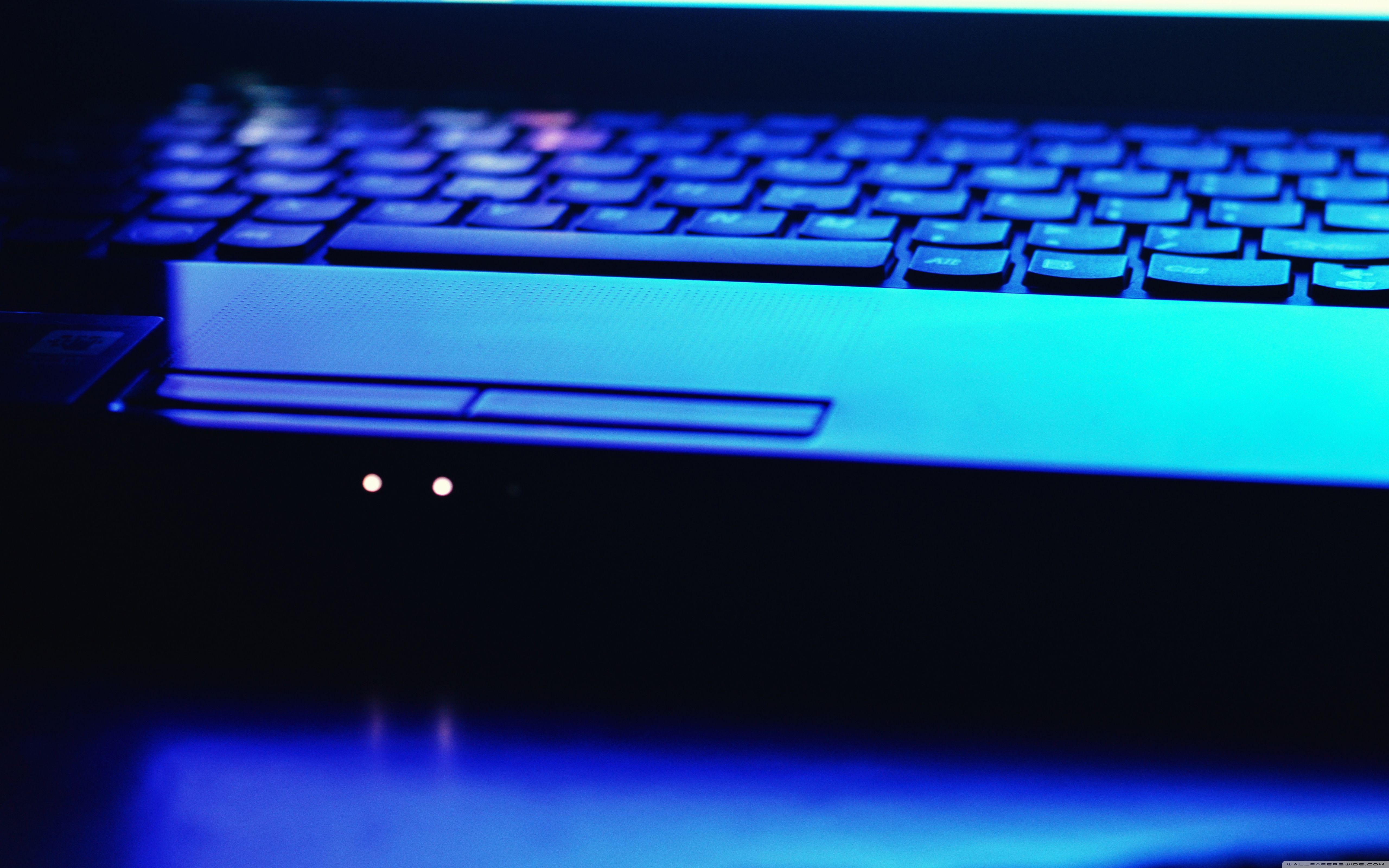 Tastiera laptop illuminata blu, 5120x3200 4K, Lenovo Legion