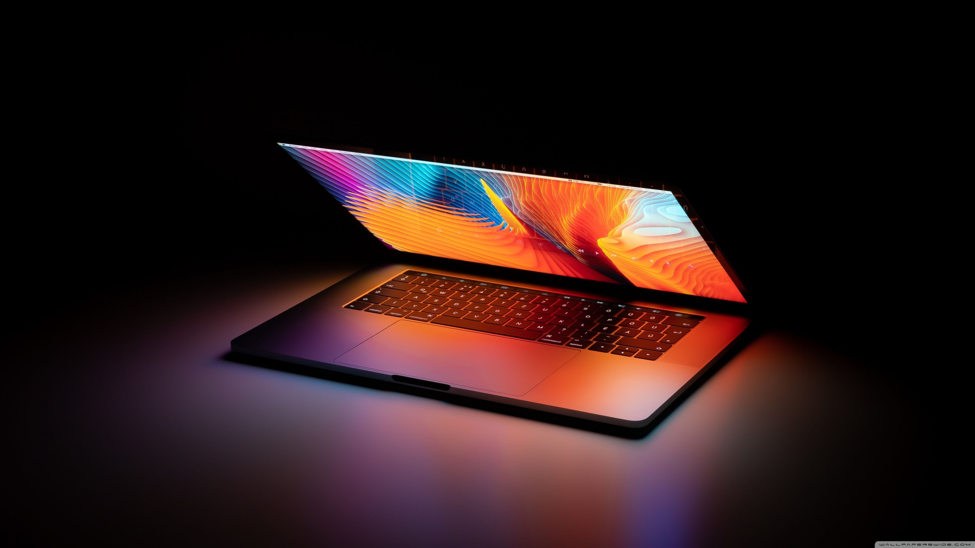 Laptop schermo colorato acceso, 3840x2160 4K Ultra HD, Lenovo Legion