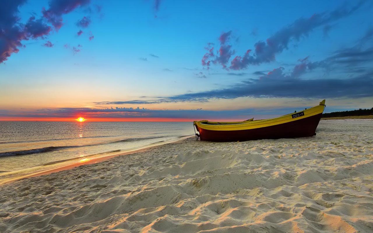 Barca su spiaggia al tramonto, 1280x800 720p, Notebook