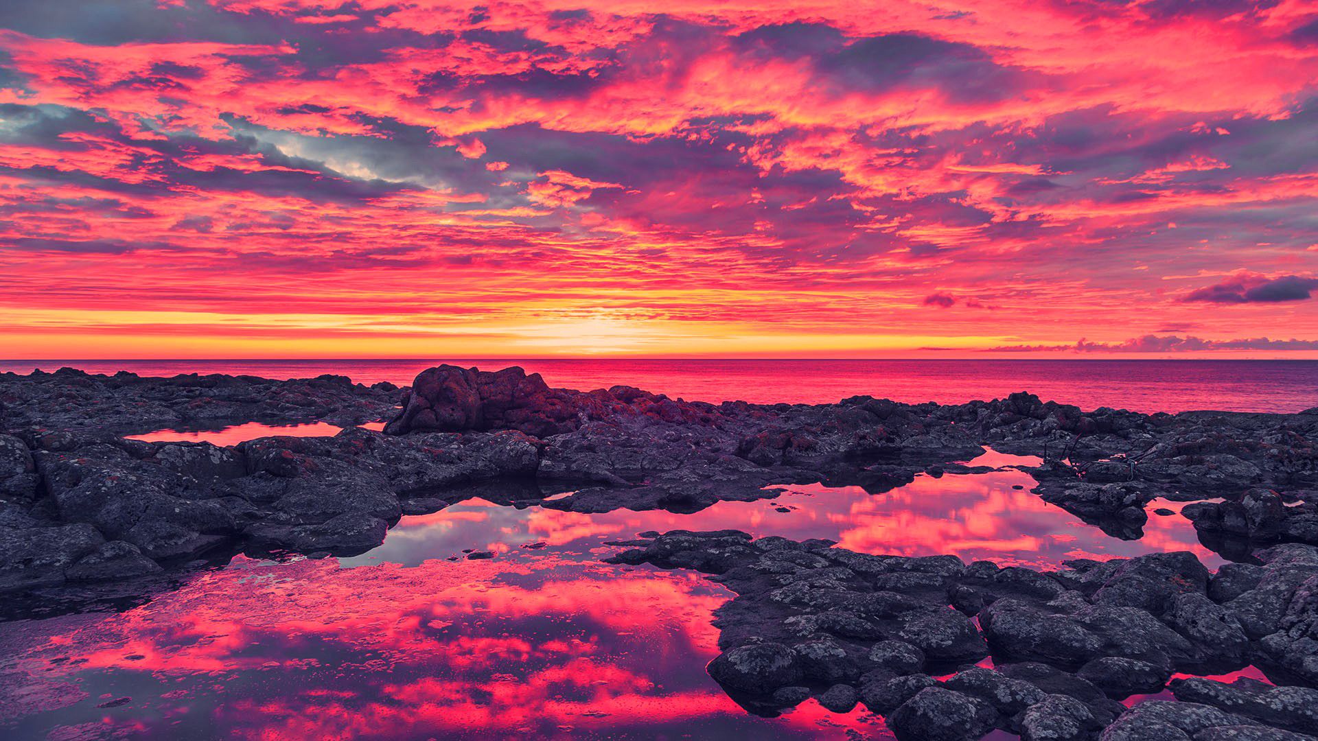 Tramonto rosa su spiaggia rocciosa, 1920x1080 Full HD, Notebook