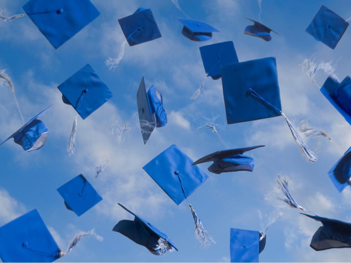 Tocchi di laurea blu nel cielo, 1133x850 HD, PC Desktop