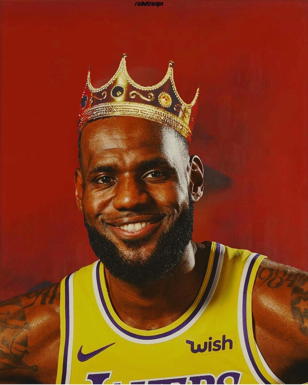 LeBron James con corona, 1080x1349 Verticale, OnePlus