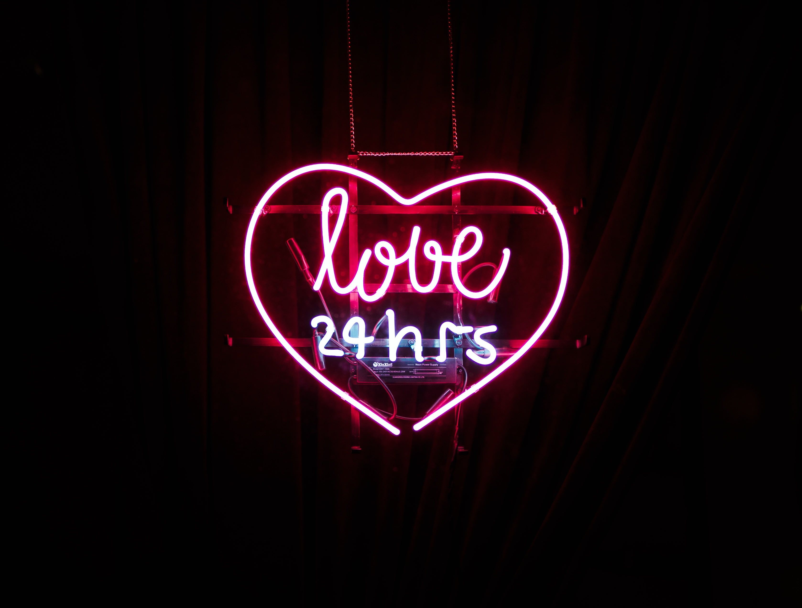 Cuore neon rosso Love 24hrs, 3355x2544 2K+, Desktop