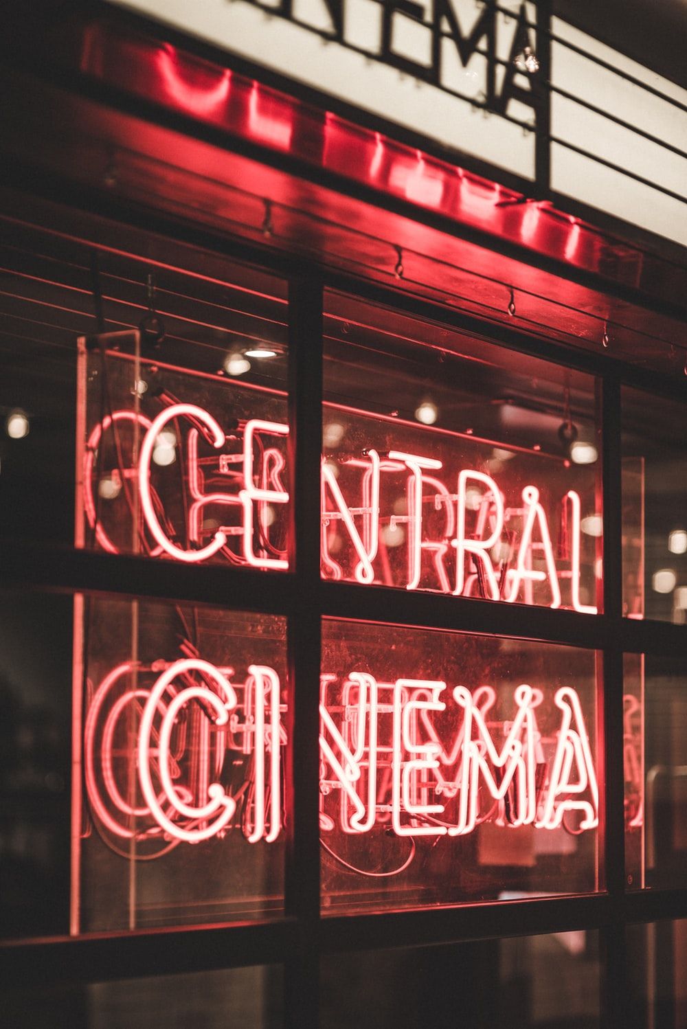 Insegna neon rossa Central Cinema, 1000x1498 Verticale, Telefono