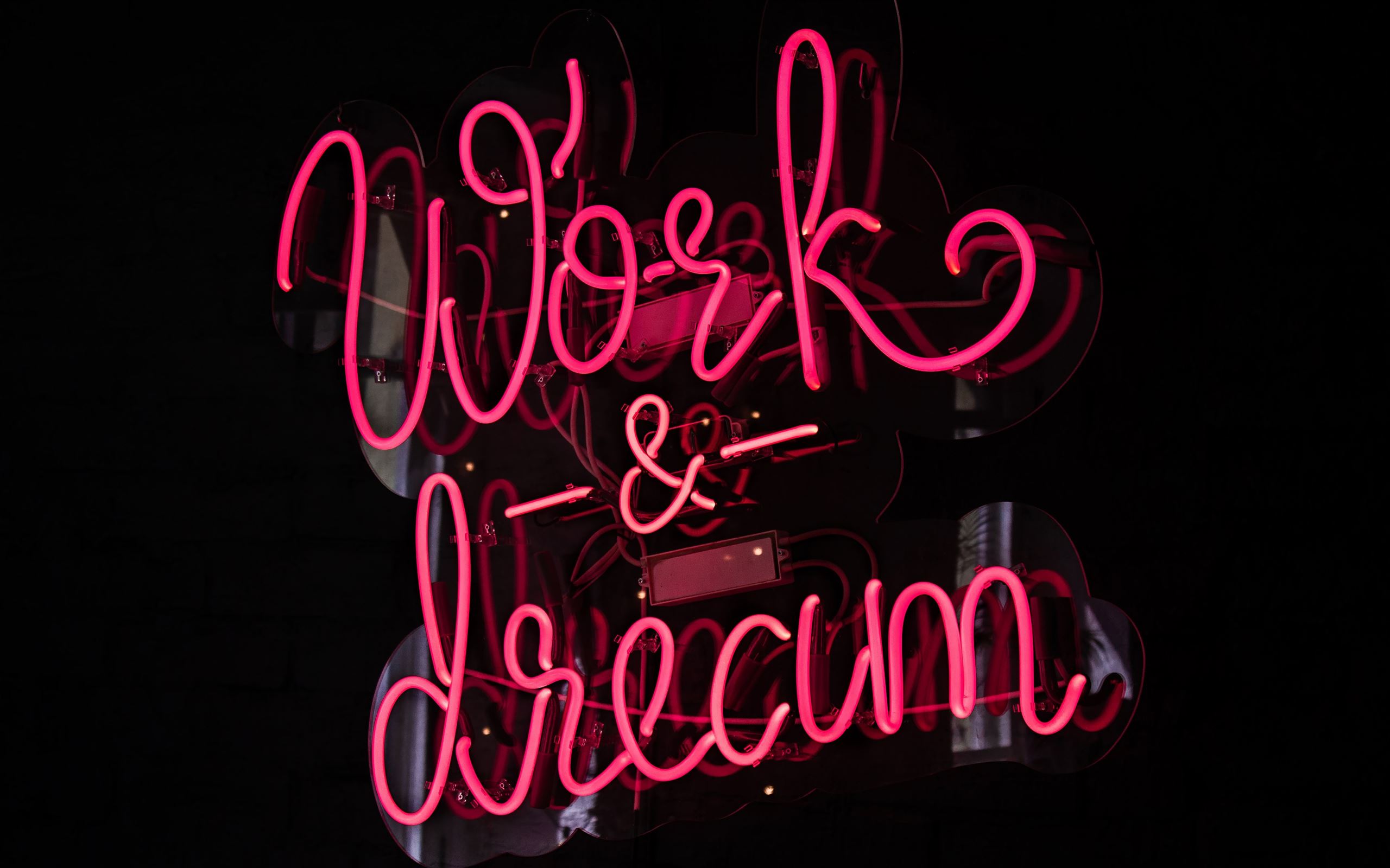 Insegna neon rosa Work Dream, 2560x1600 2K+, MacBook Pro