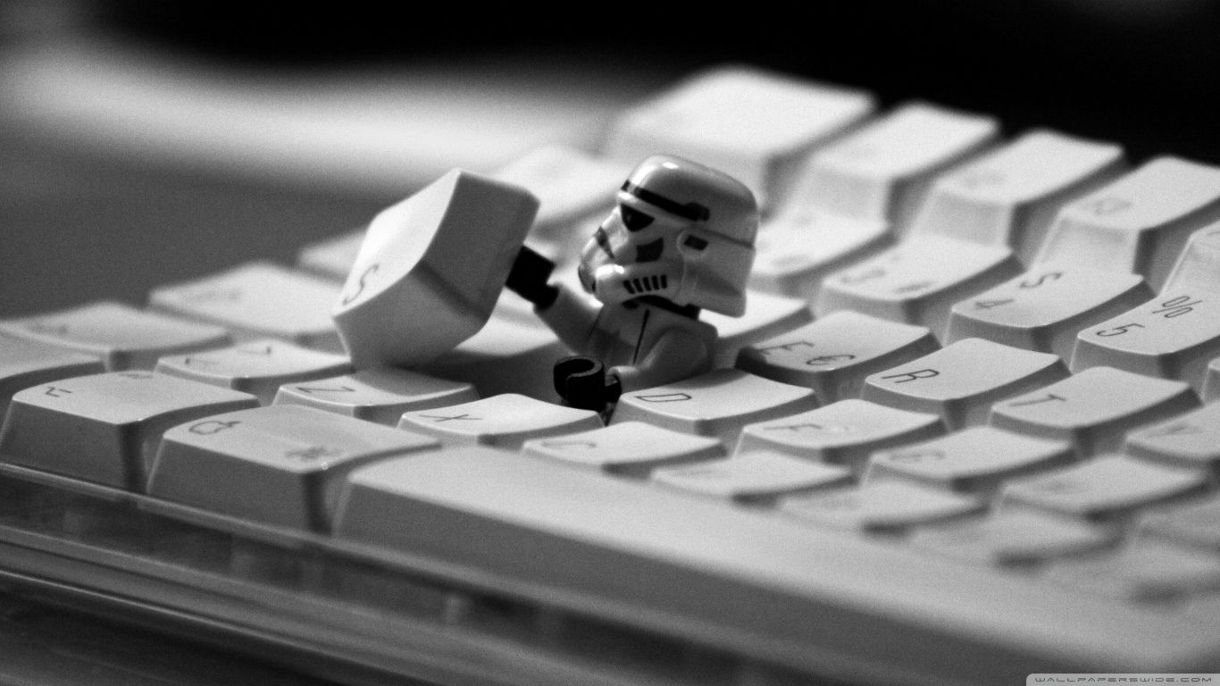 LEGO Stormtrooper su tastiera, 1366x768 HD, Desktop