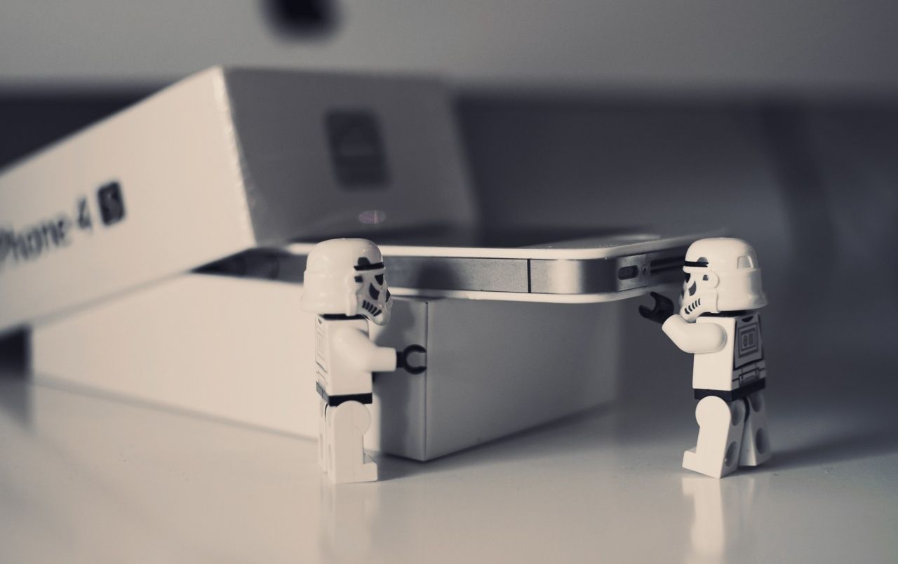 Lego Stormtrooper con iPhone, 1280x804 720p, Laptop