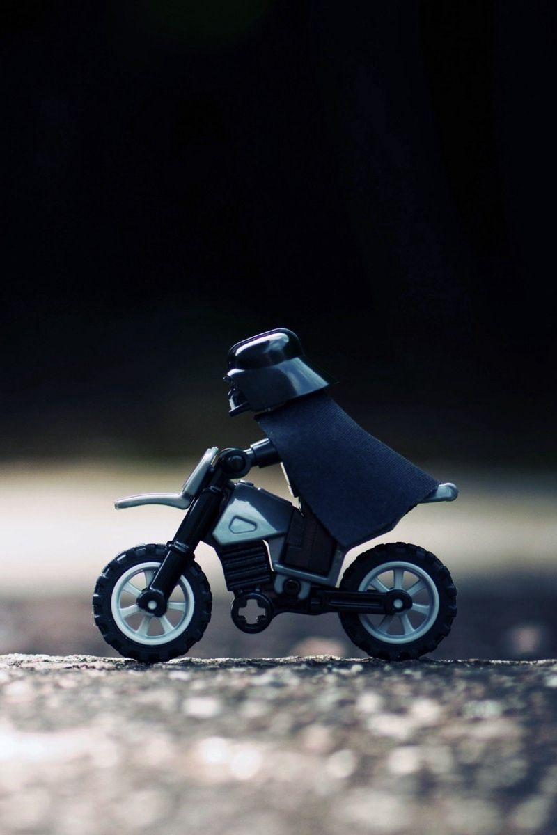 LEGO Darth Vader in moto, 800x1200 Full HD Verticale, iPhone Plus