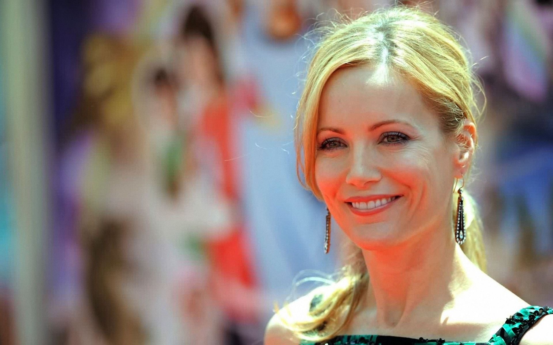 Leslie Mann attrice sorridente, 1920x1080 Full HD, Desktop