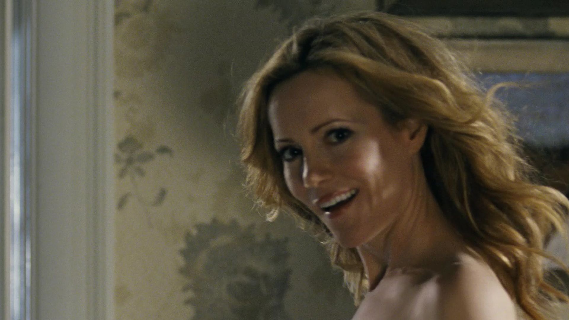 Donna bionda con orecchini, 1920x1080 Full HD, PC Desktop