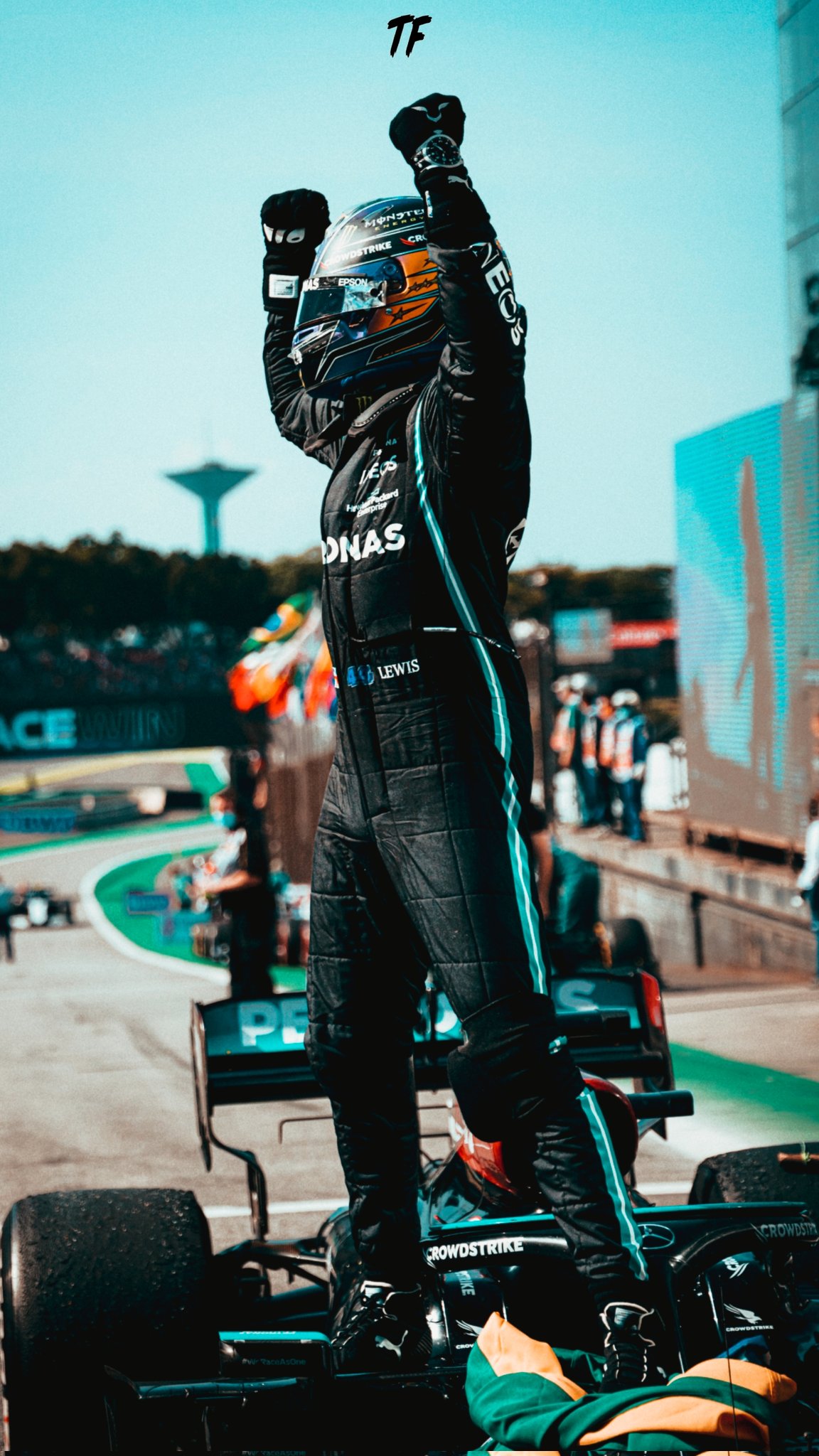 Pilota F1 Mercedes esulta, 1152x2048 Verticale, Mobile