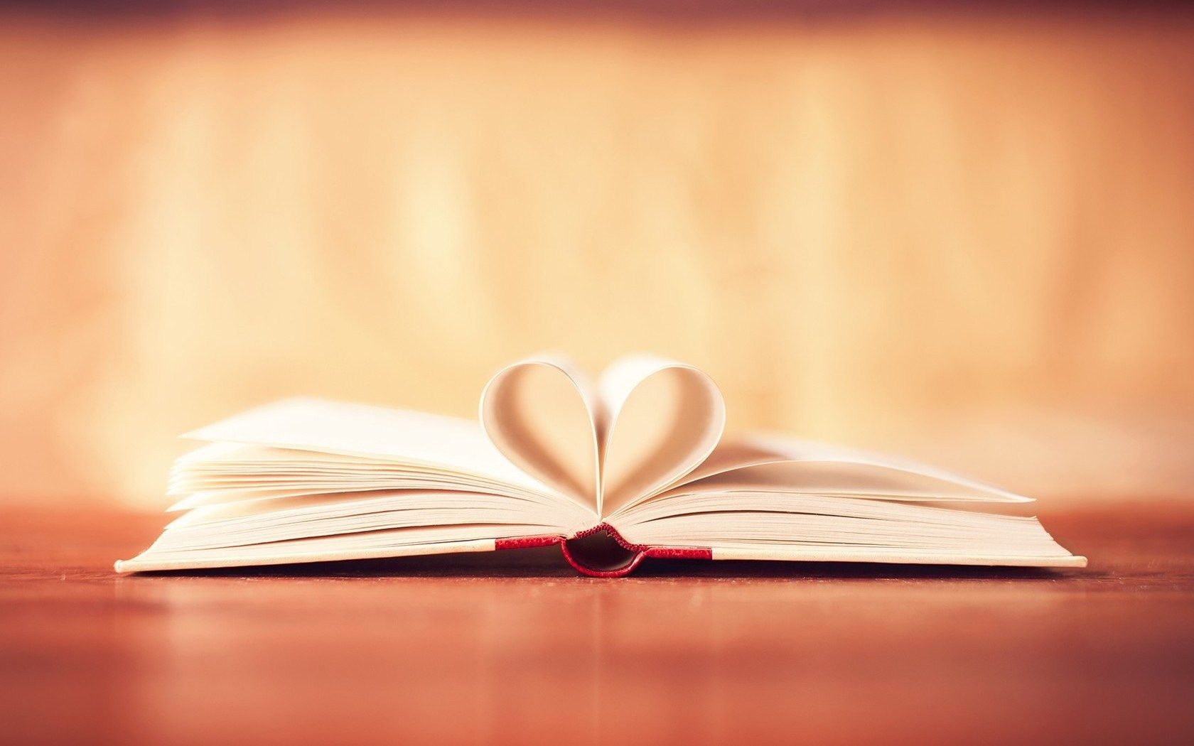 Cuore formato da pagine libro, 1680x1050 HD Ready, Desktop