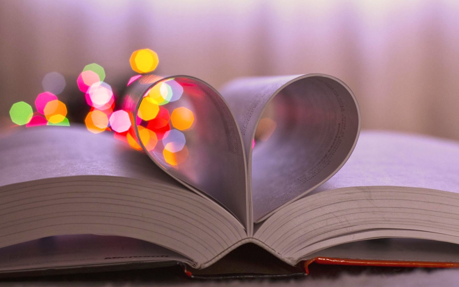 Pila libri copertine arancioni, 3888x2592 UHD, PC 4K