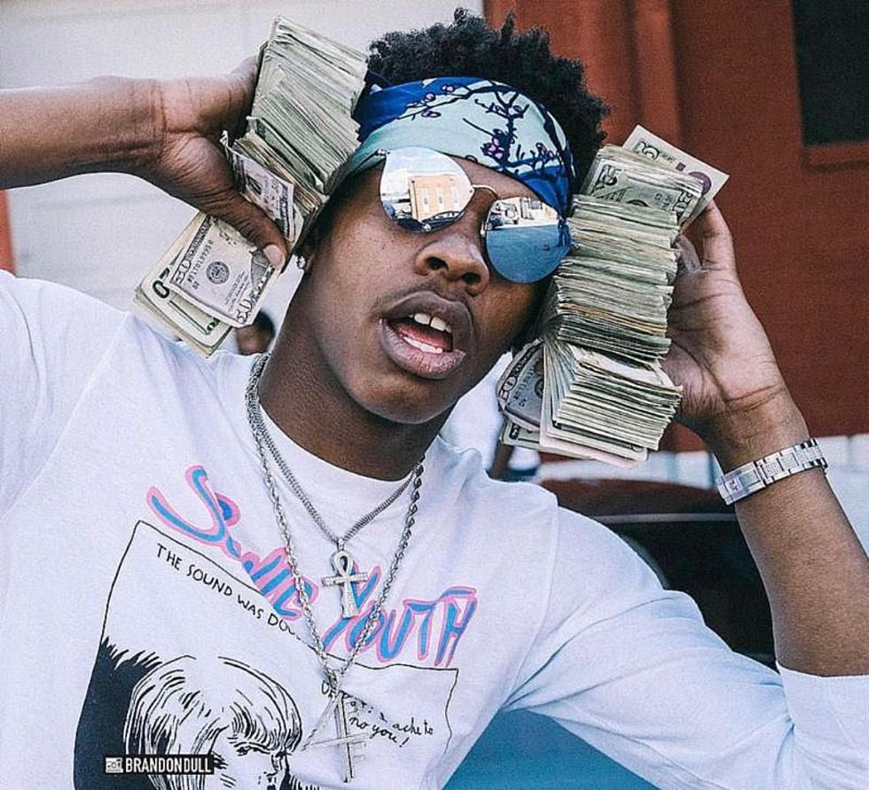 Rapper Lil Baby in tuta grigia, 1440x1998 Verticale, Mobile