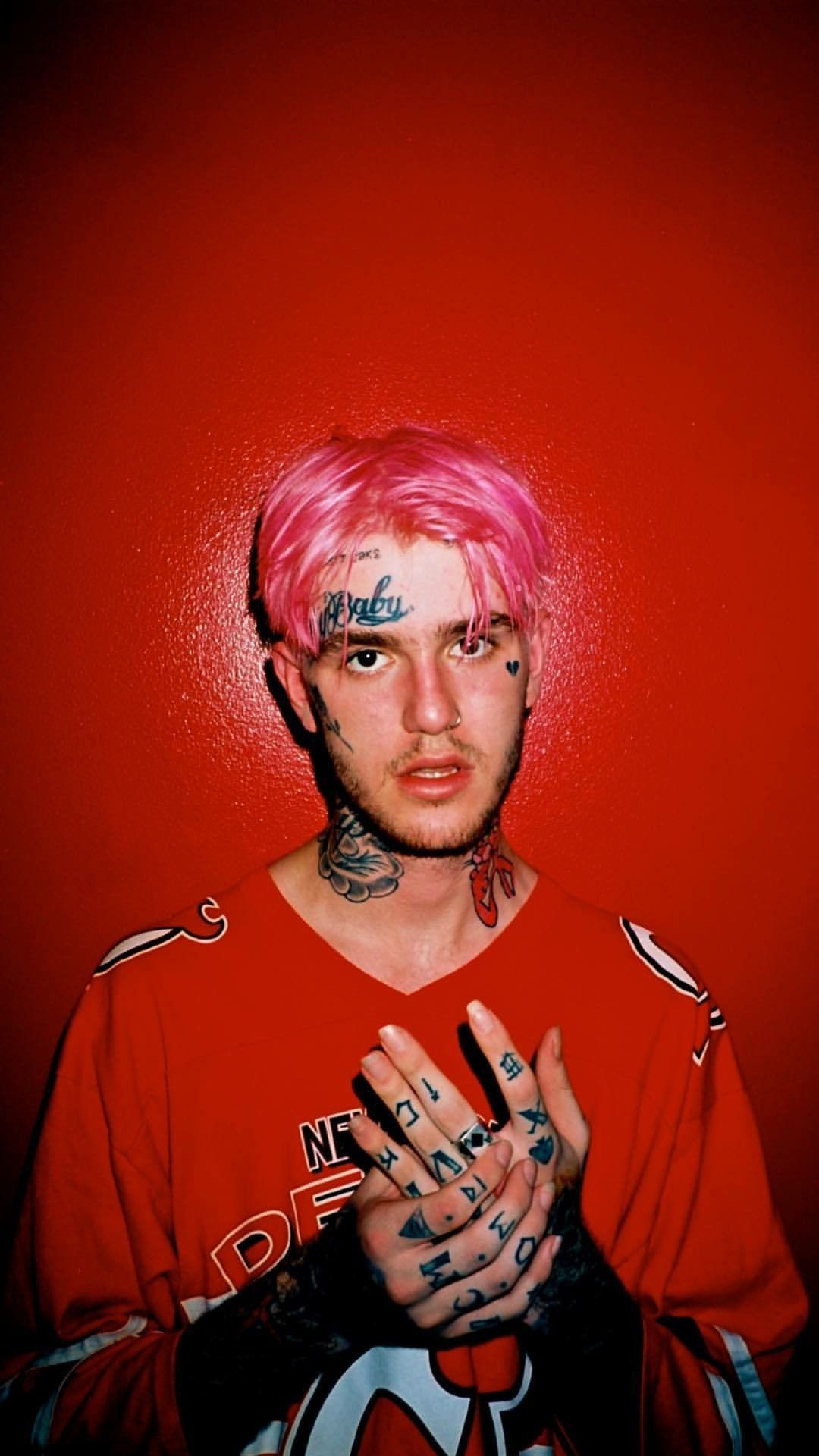 Lil Peep capelli rosa sfondo rosso, Gustav Ahr, 1080x1920 Full HD Verticale, iPhone Air