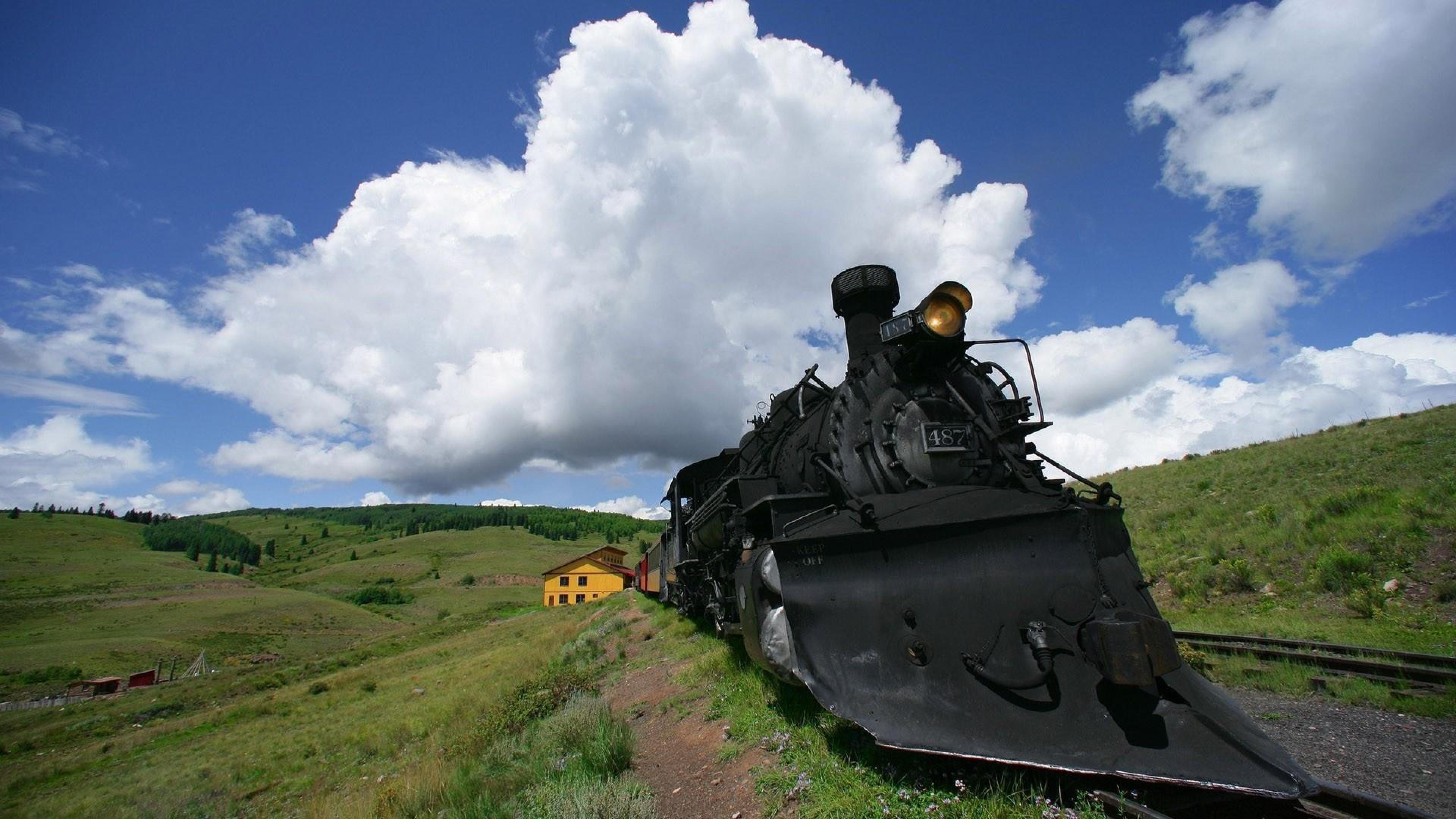 Locomotiva a vapore nera su collina, 3840x2160 4K Ultra HD, Monitor 4K