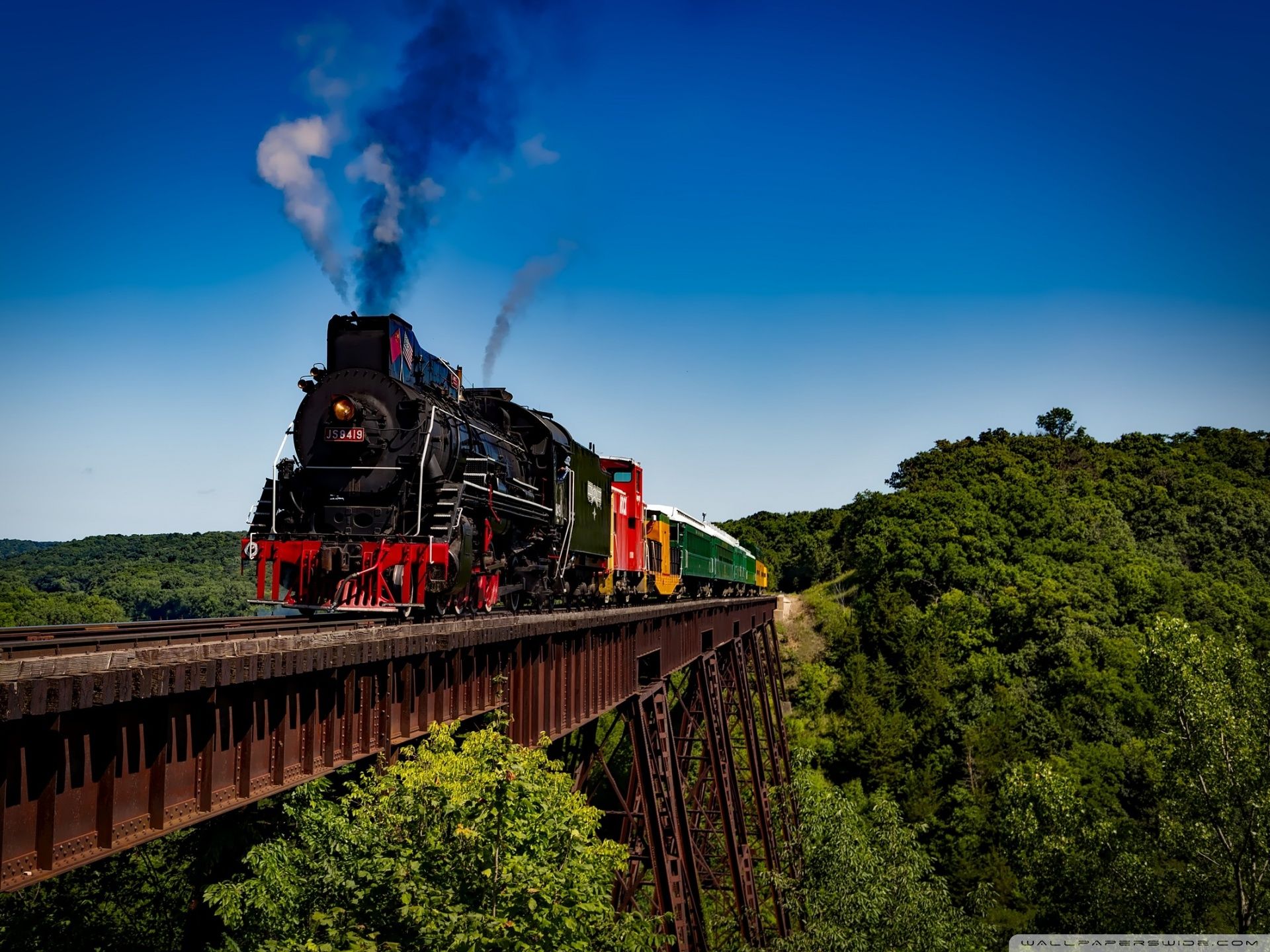 Locomotiva a vapore su ponte ferroviario, 1920x1440 WUXGA, Laptop