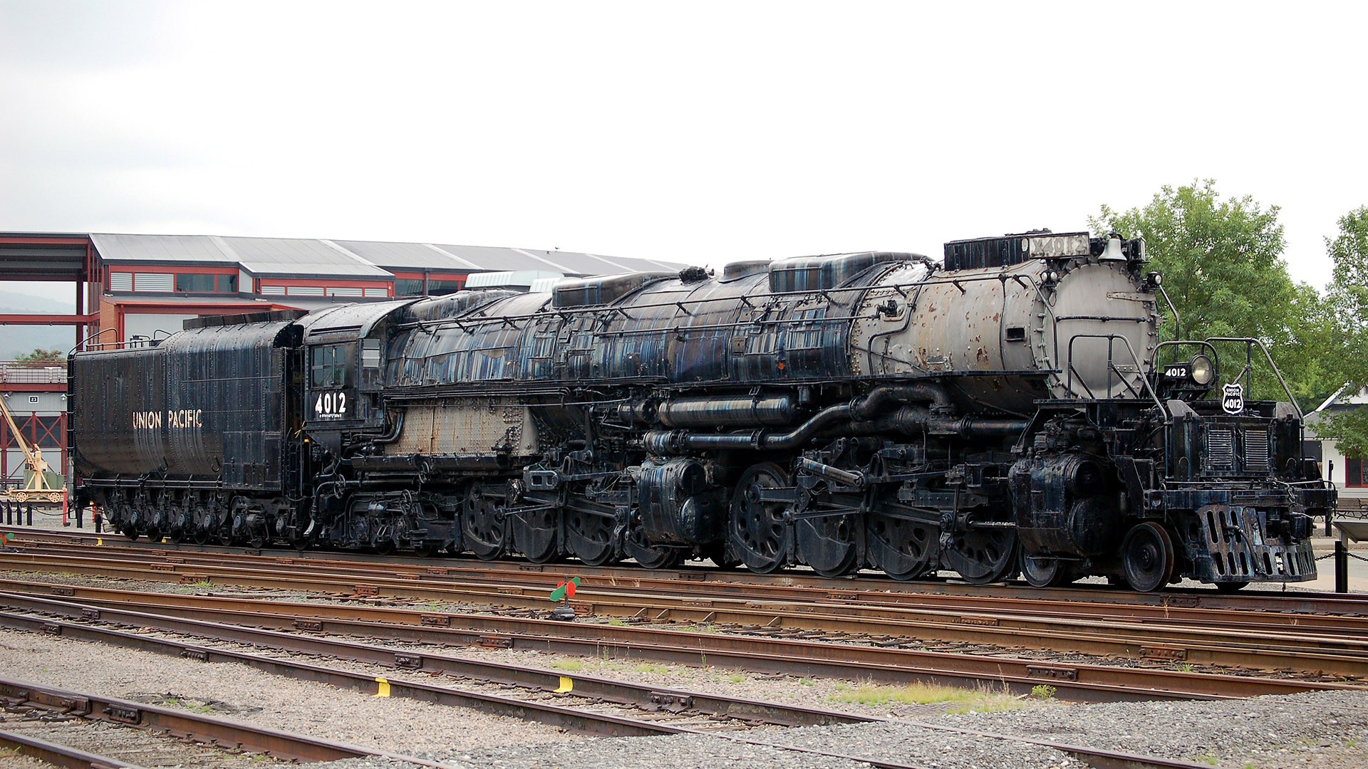 Locomotiva a vapore nera sotto ponte, 1024x768 HD, Desktop