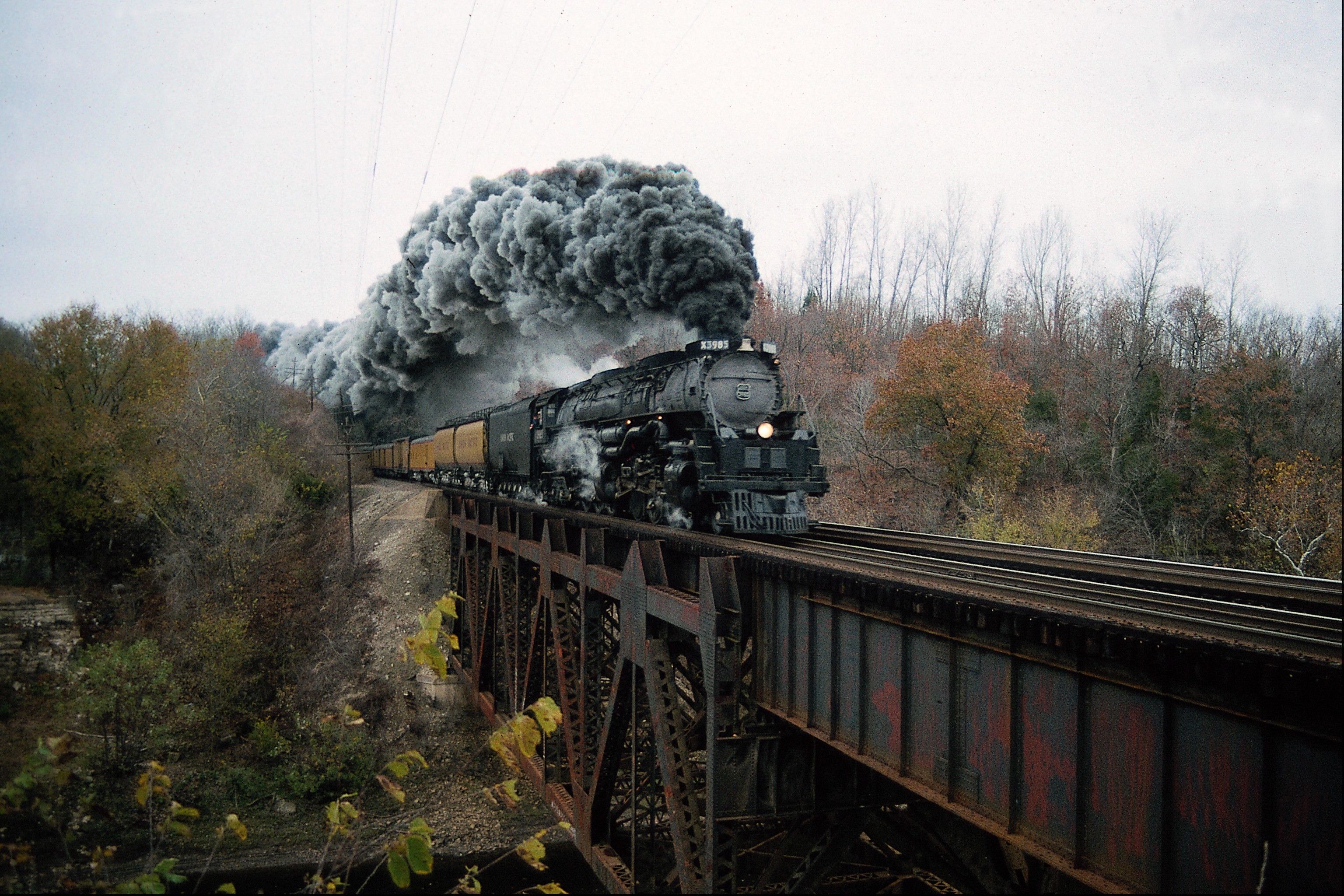 Locomotiva a vapore su ponte, 3072x2048 2K, Desktop