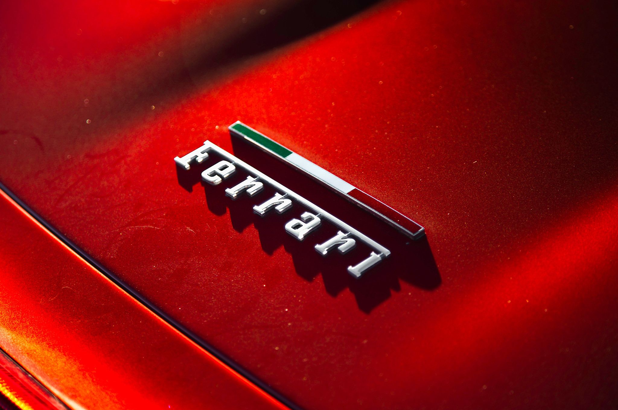 Logo Ferrari su auto rossa, 2048x1360 Hi-Res, PC