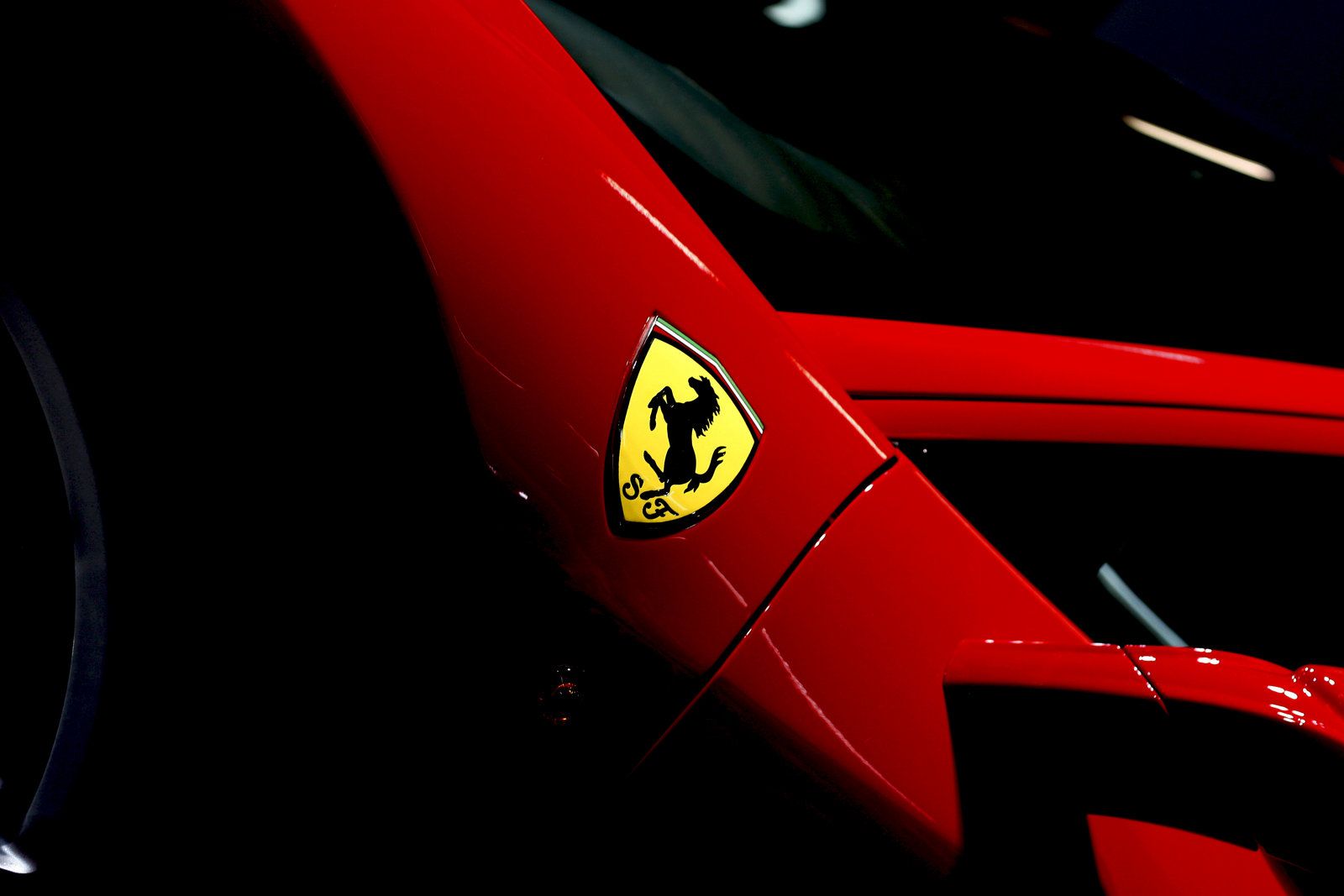 Logo Ferrari cromato scuro, 1600x900 HD Ready, Desktop