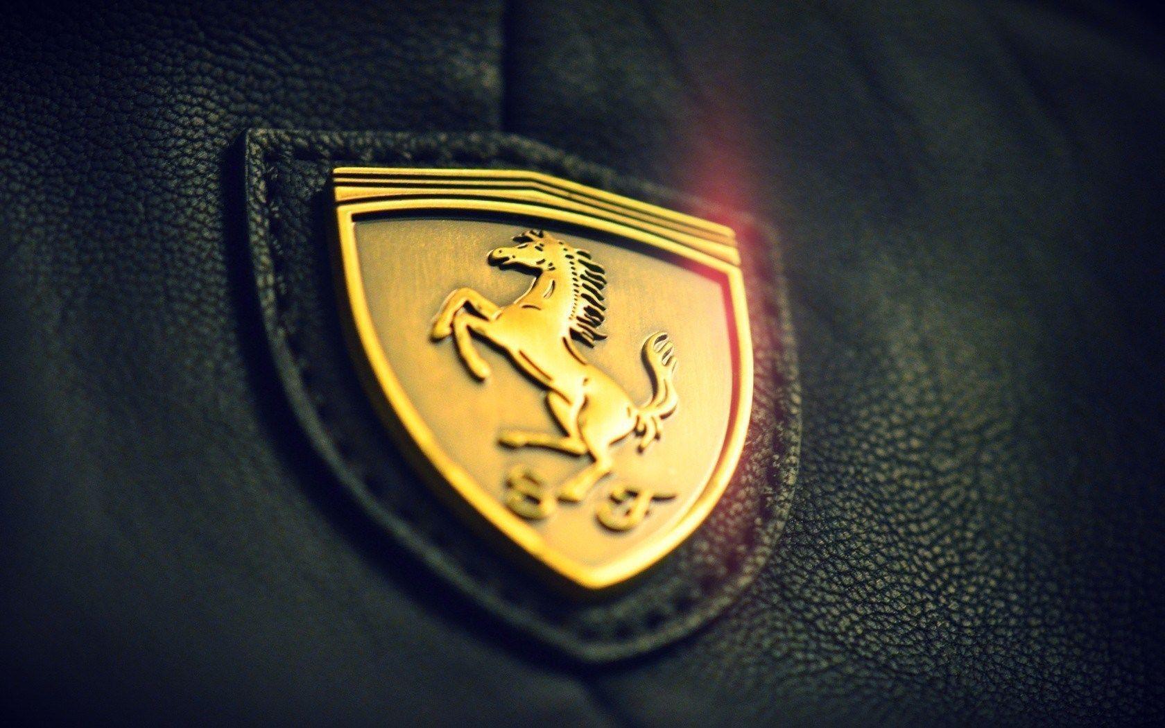 Logo Ferrari su pelle nera, Maranello, 1680x1050 900p, Laptop