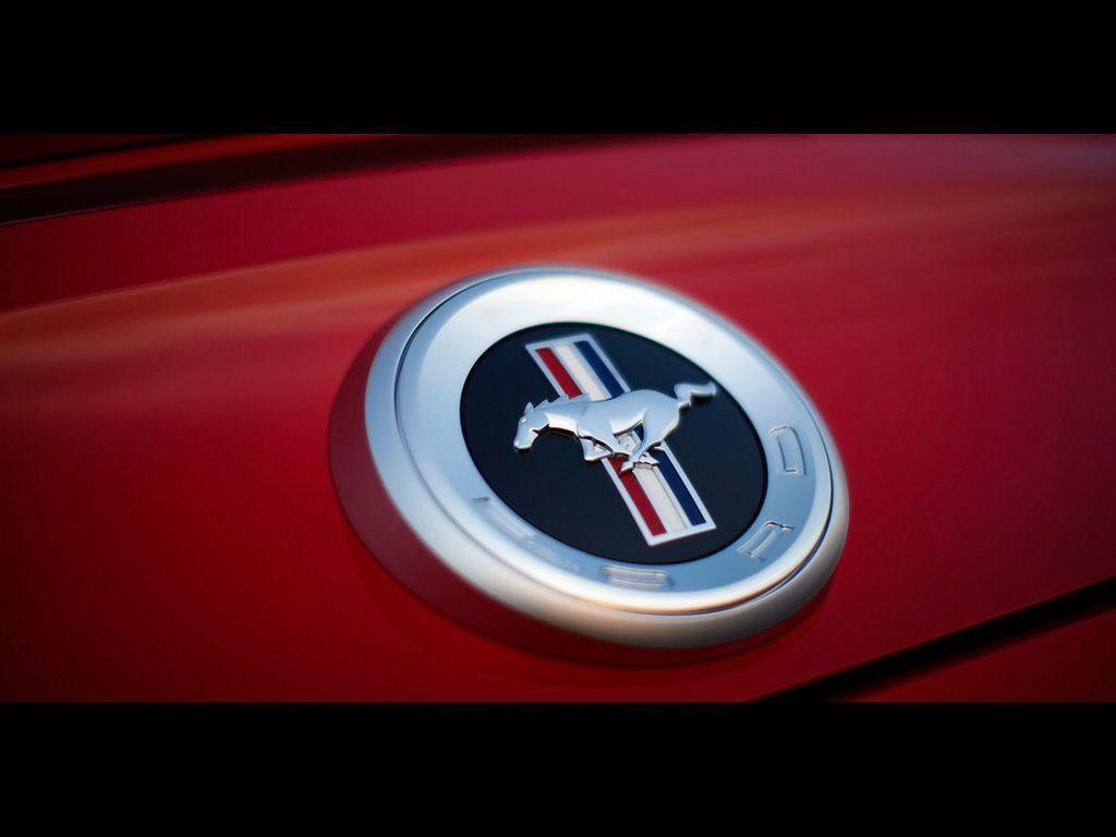 Logo Ford Mustang su auto rossa, 1024x768 HD, Desktop