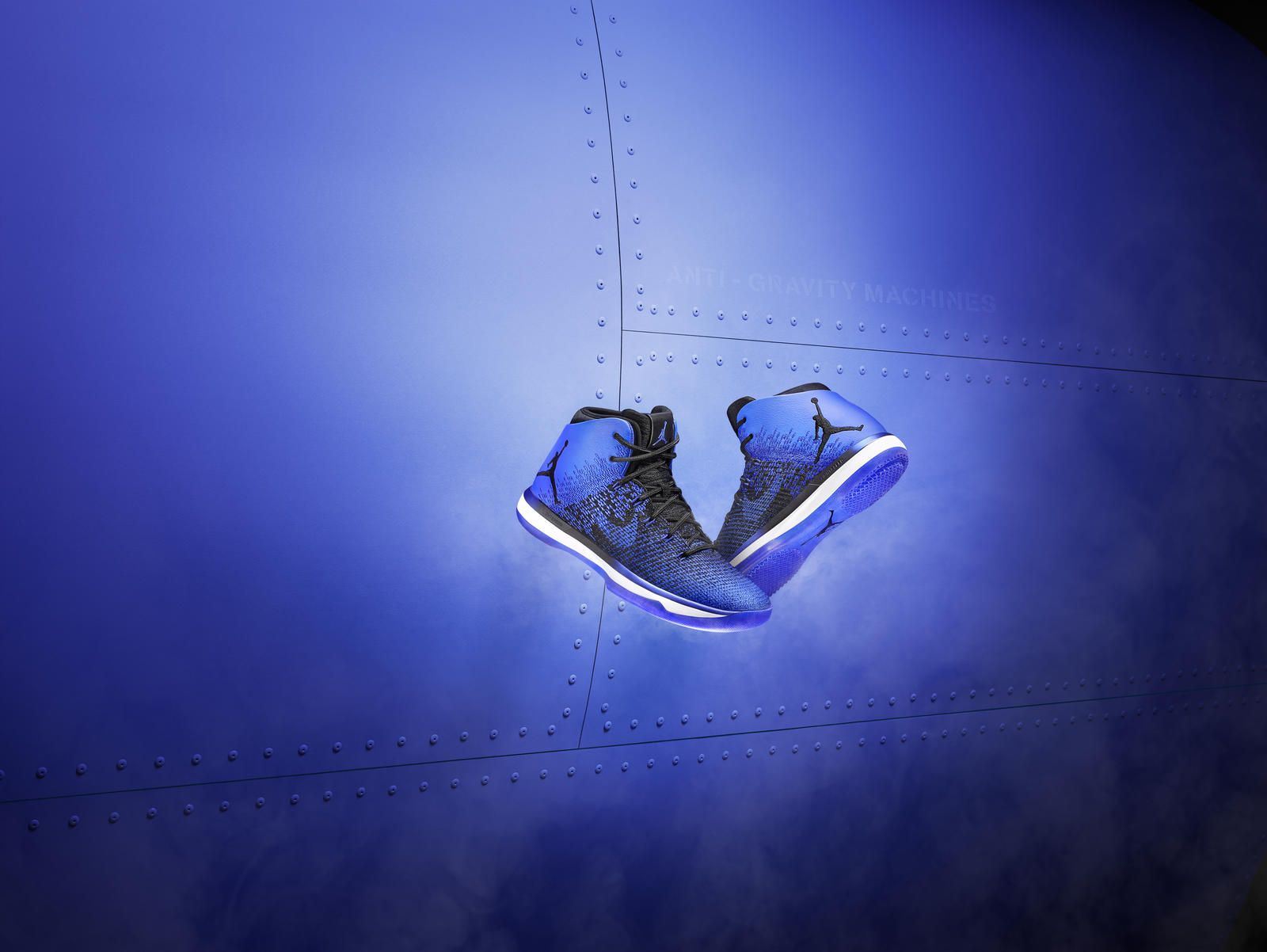 Scarpe Jordan blu sospese, 1600x1202 HD Ready, Desktop