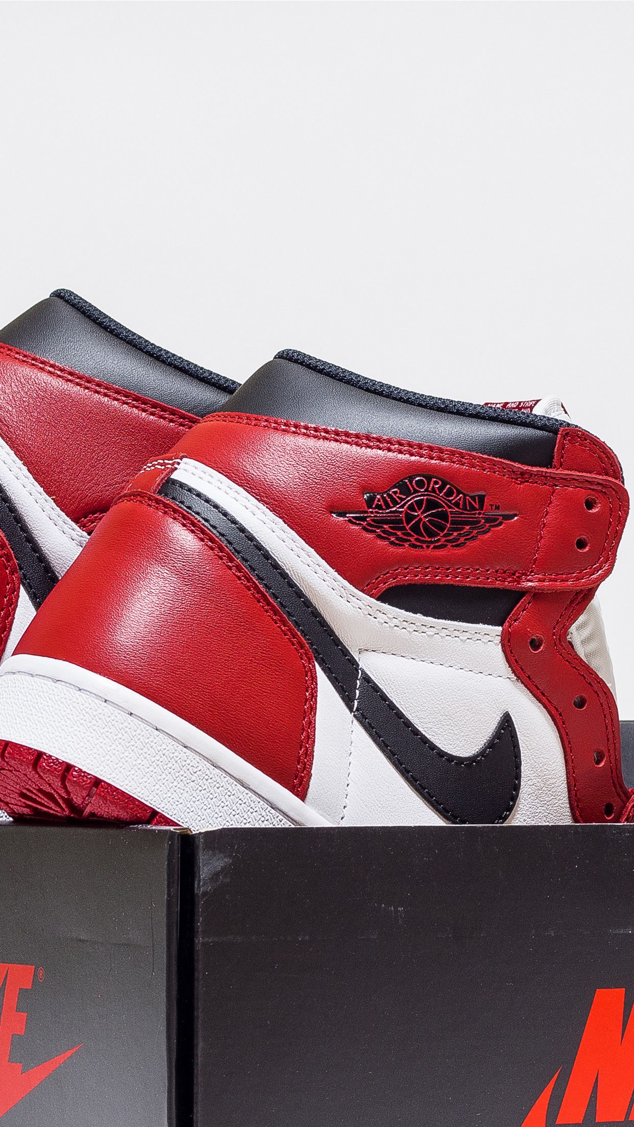 Sneaker Air Jordan rossa bianca, 1242x2208 Full HD Verticale, Smartphone