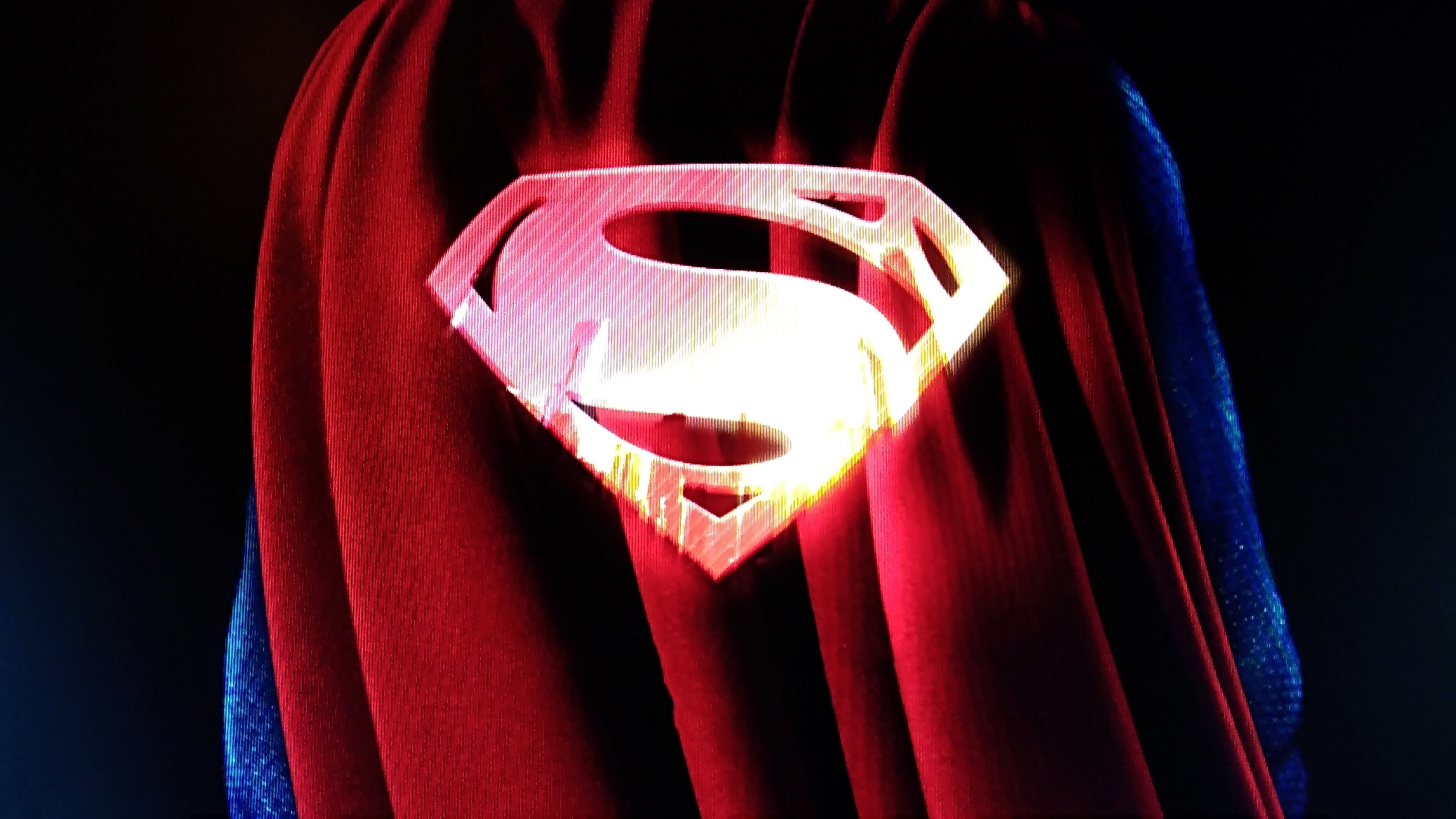 Logo Superman su mantello rosso, 3840x2160 4K, PC Desktop