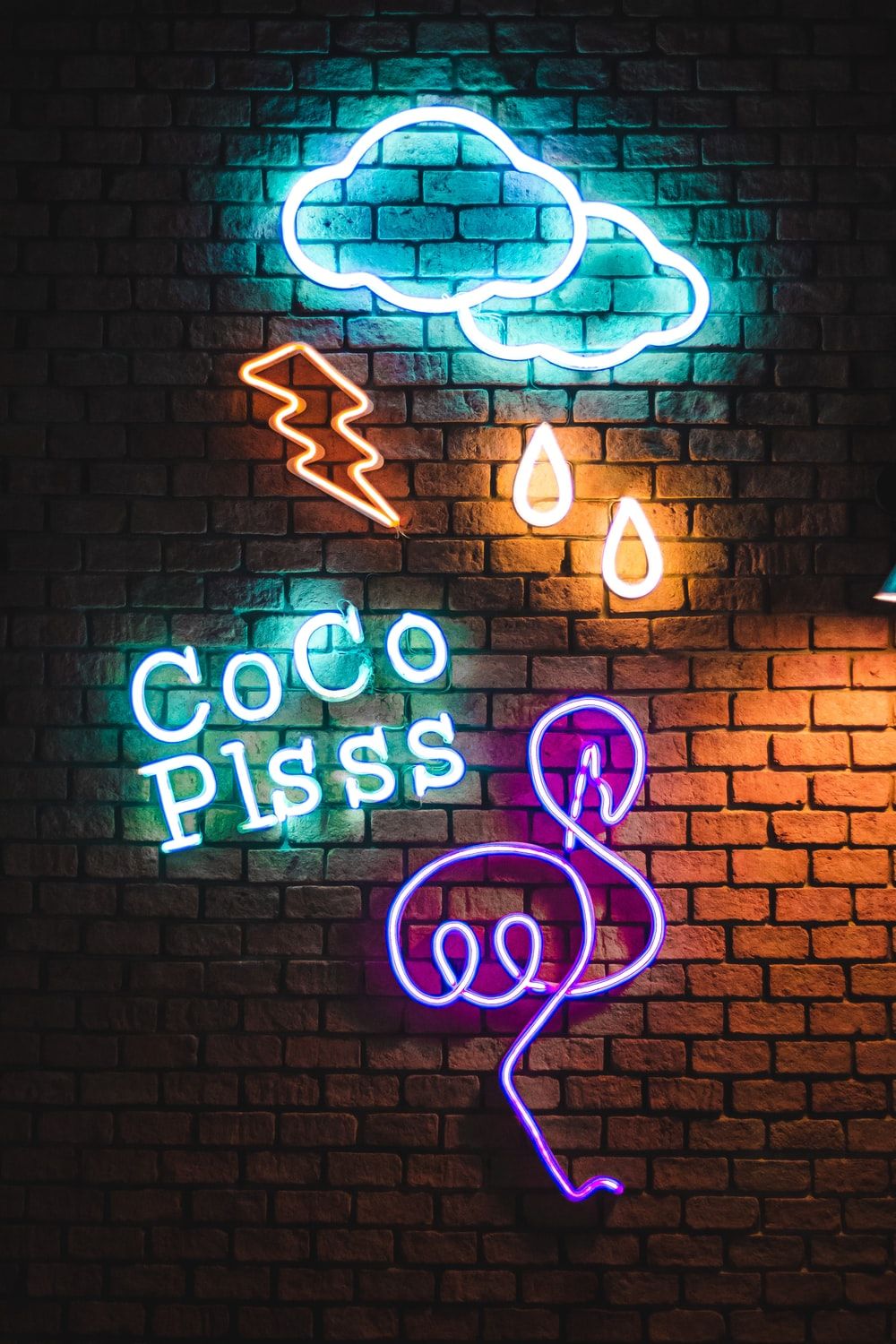 Insegne neon su muro mattoni, 1000x1500 Verticale, Mobile