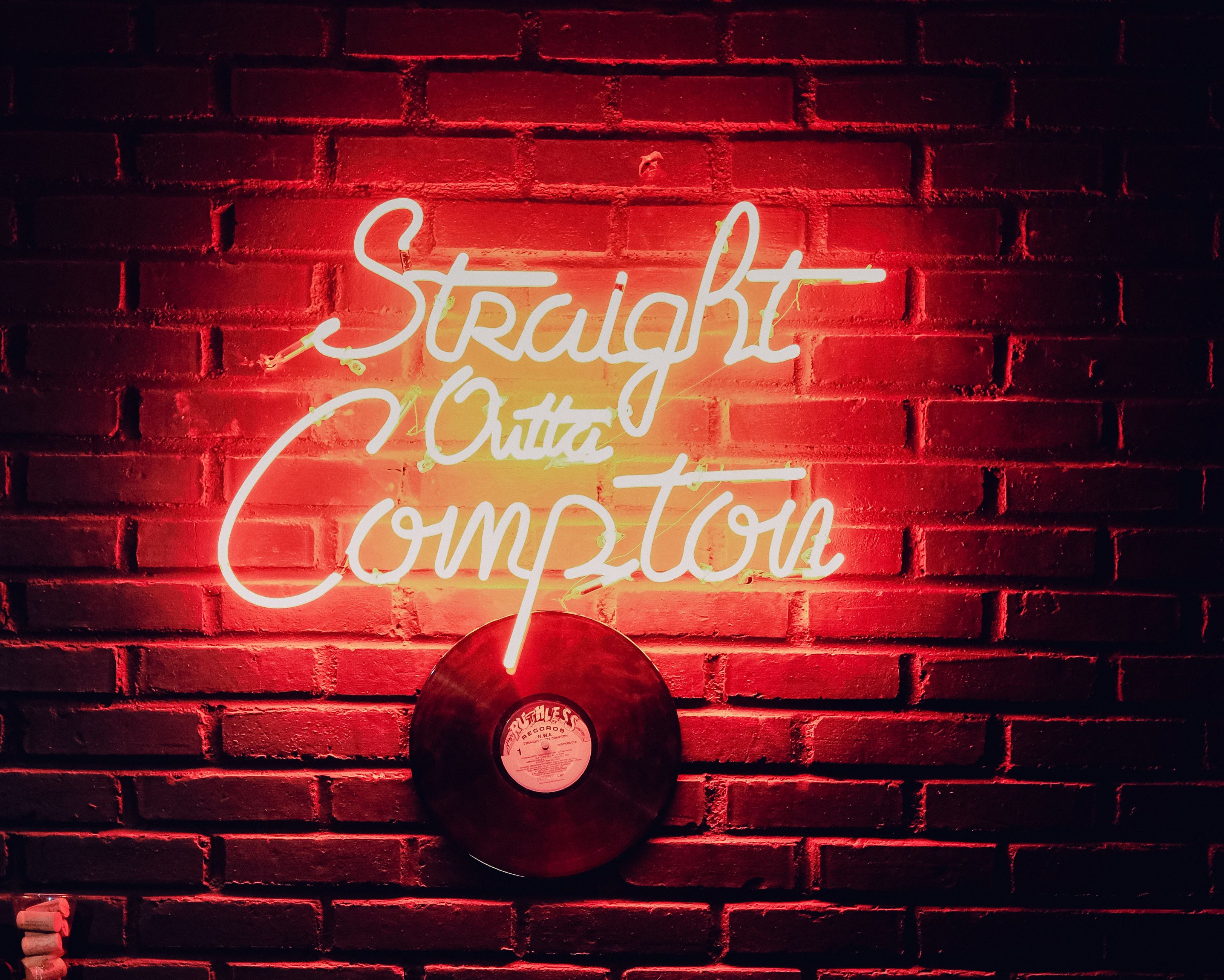 Insegna neon Straight Outta Compton, 3247x2600 2K, Monitor Gaming
