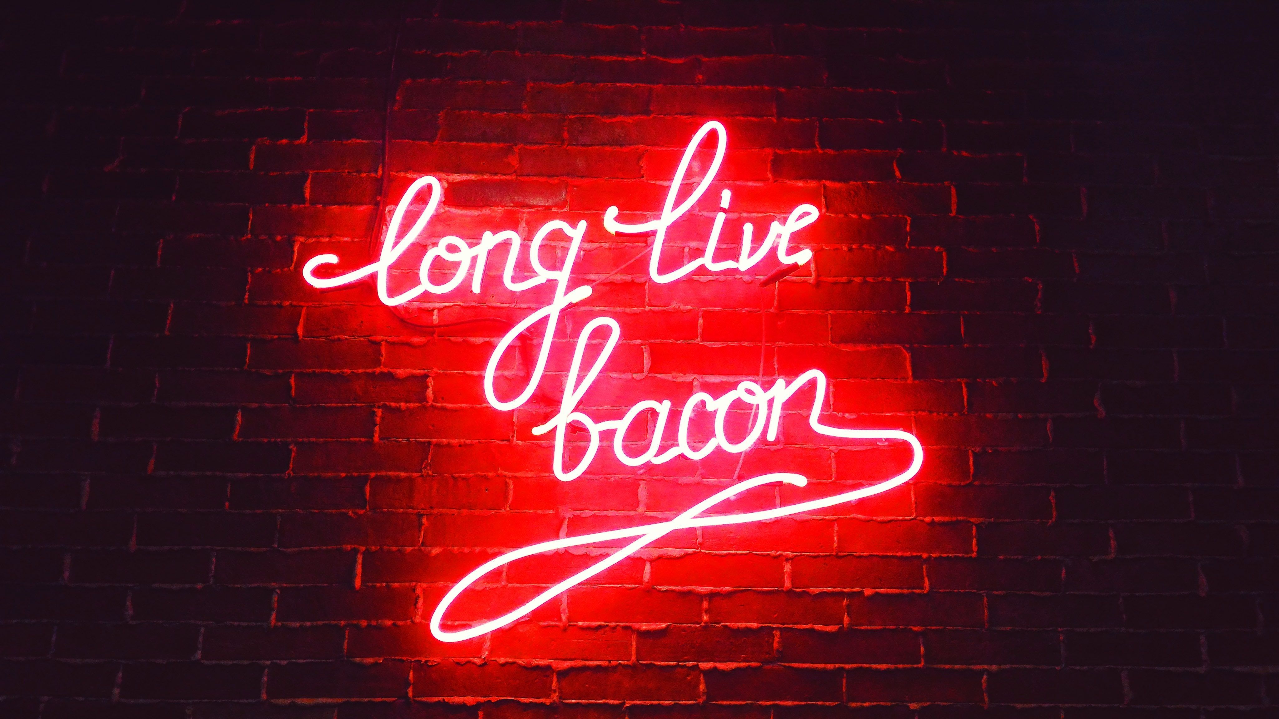 Insegna neon rossa 'long live bacon', 4096x2304 UHD, PC 4K