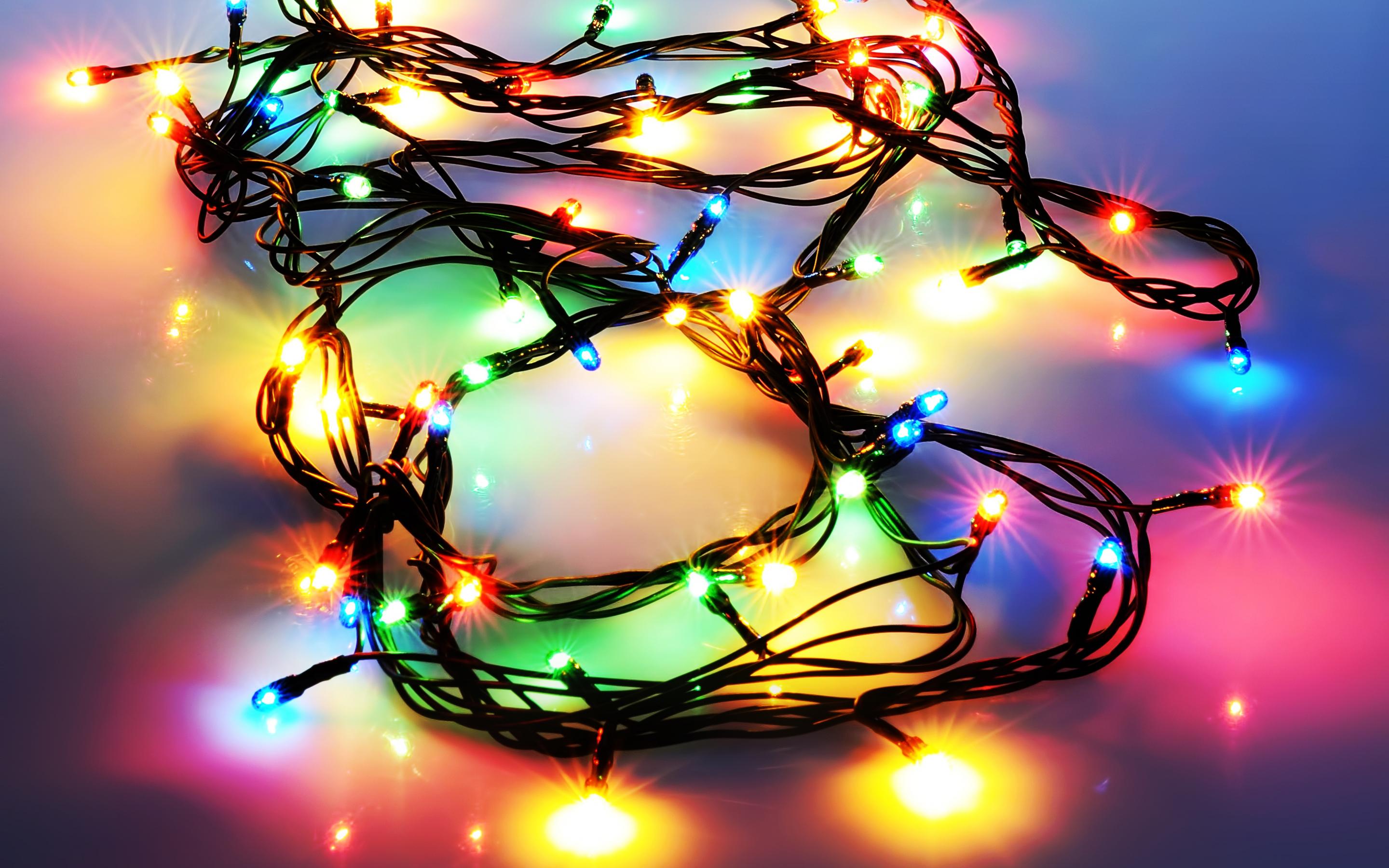 Luci di Natale colorate intrecciate, 2880x1800 2K+, Desktop