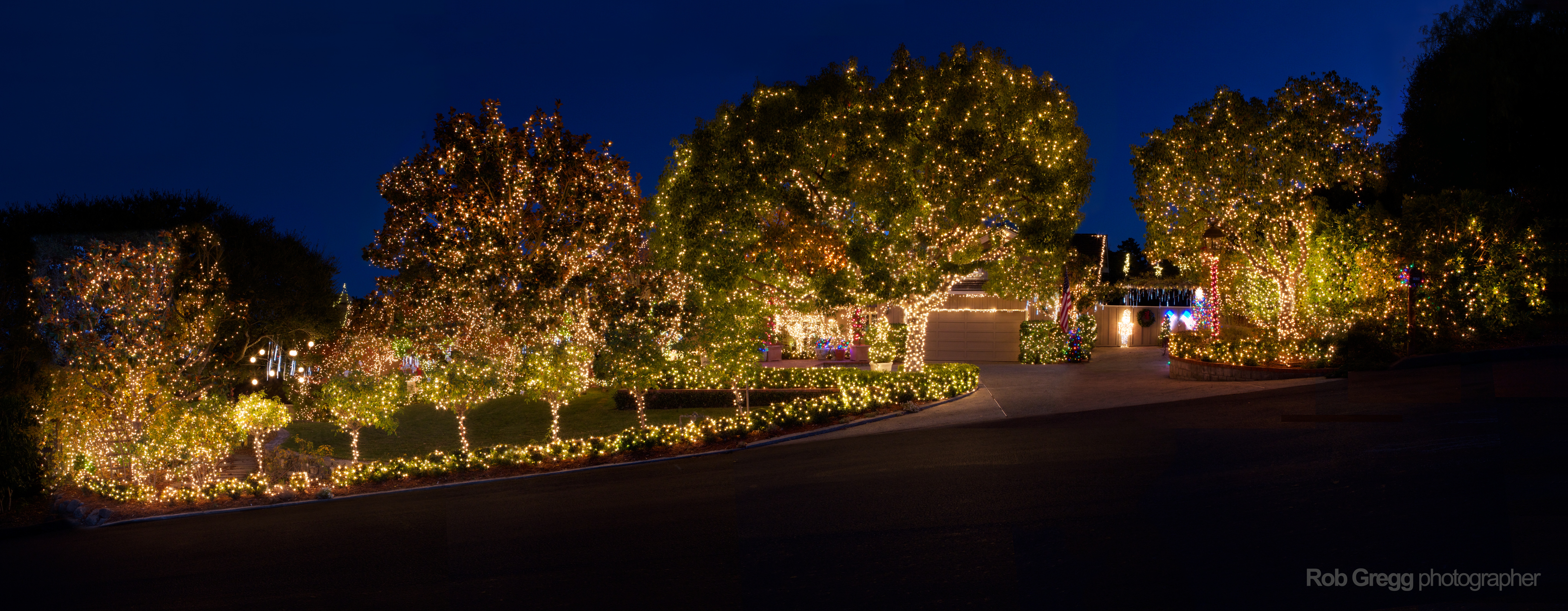 Casa con luci di Natale, 8208x3199 Ultrawide, Smart TV 4K