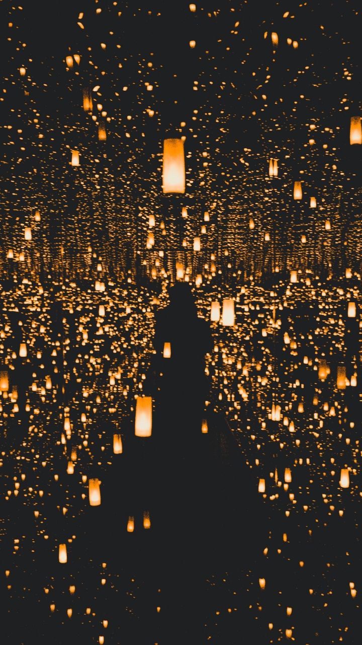 Lanterne luminose sospese nel buio, 720x1280 Verticale, Telefono