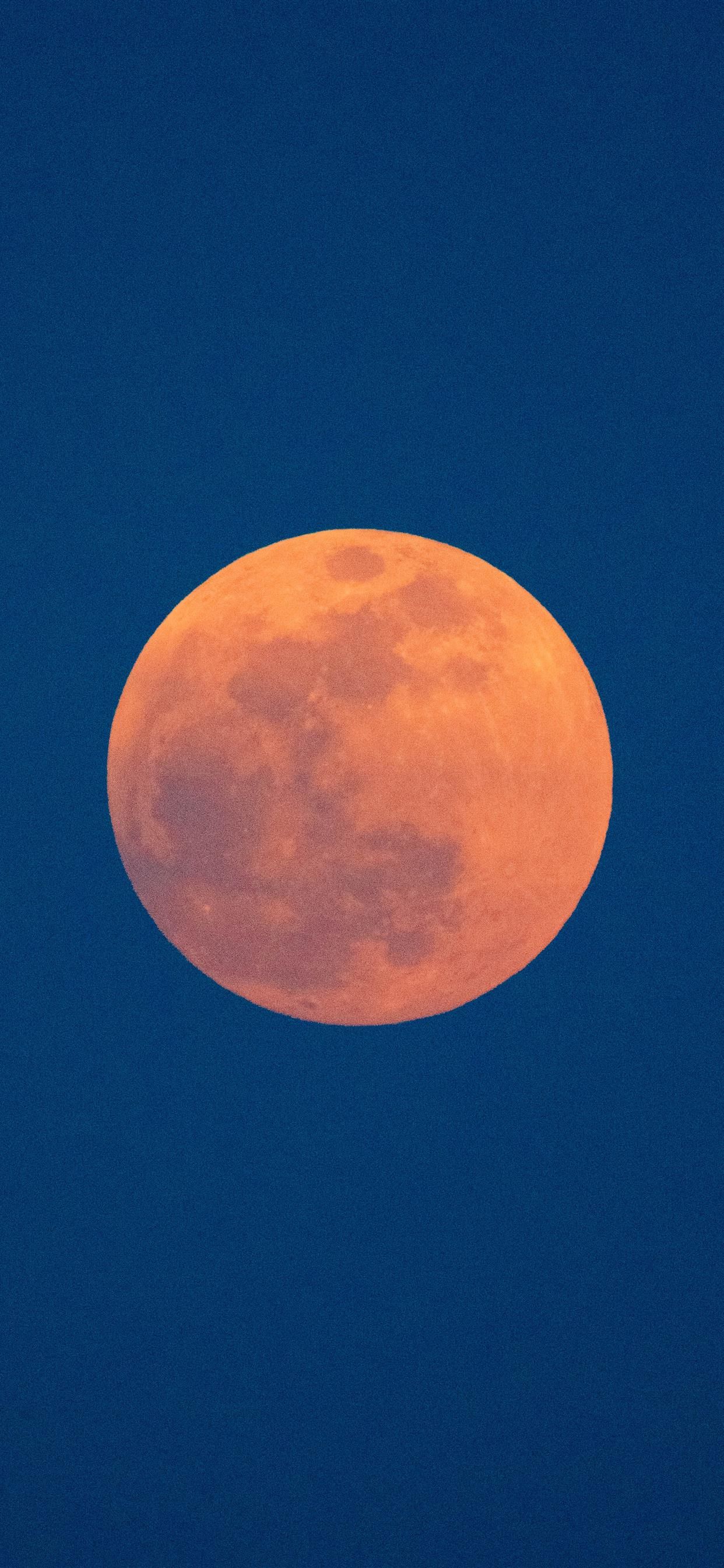 Luna arancione cielo blu, 1242x2688 Full HD Verticale, iPhone