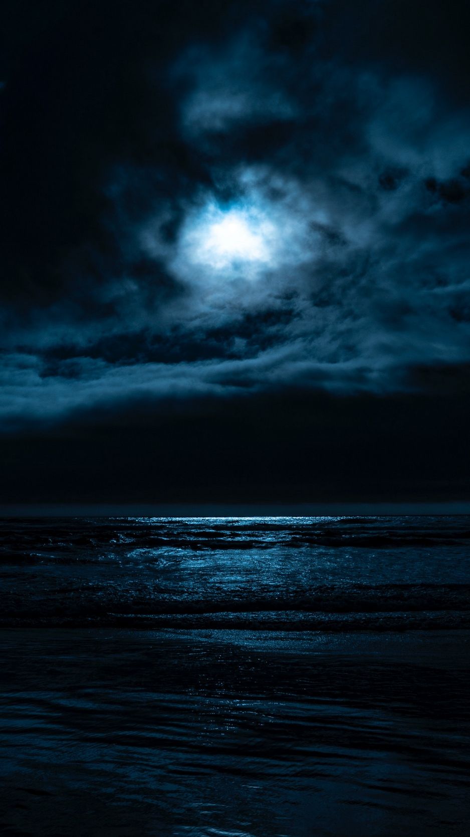 Luna piena su mare notturno, 938x1668 Full HD Verticale, iPhone Plus