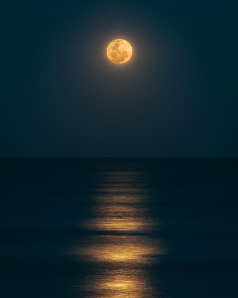 Luna piena sul mare notturno, 1000x1250 Verticale, Telefono