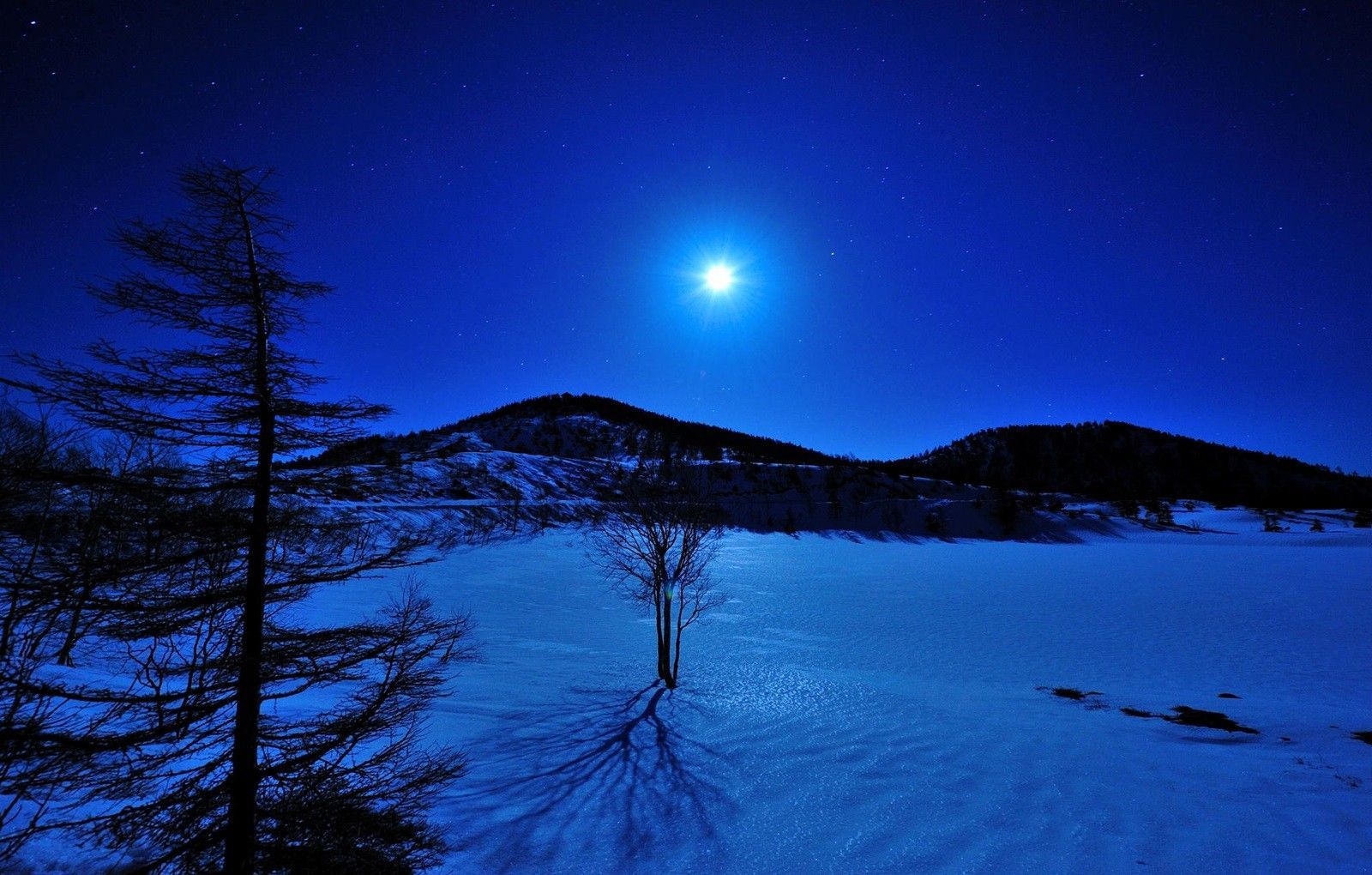 Luna piena su collina innevata, 1600x1020 HD, Lenovo Legion