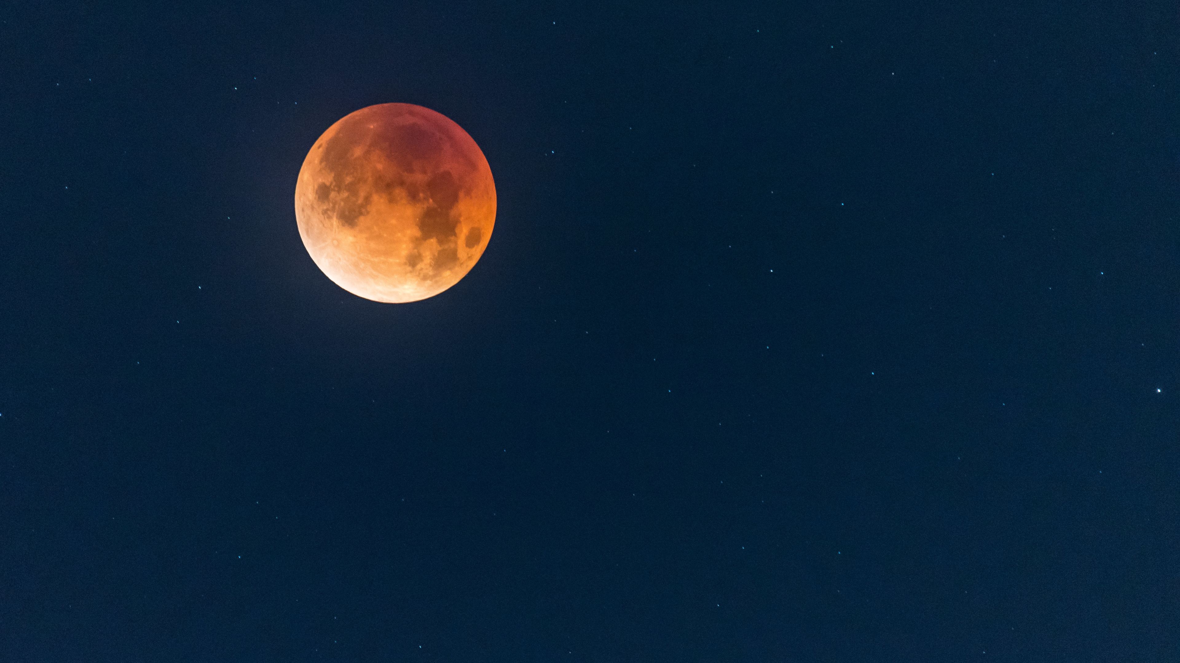 Luna arancione eclissi cielo notturno, 3840x2160 UHD, Monitor 4K