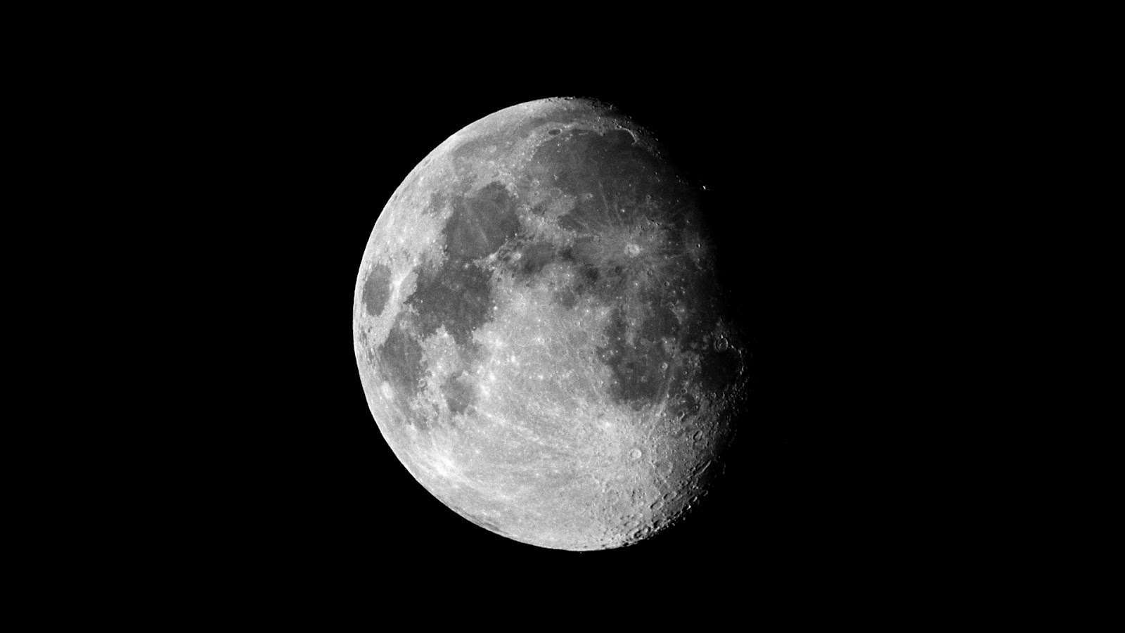 Luna su cielo nero, 1600x900 HD Ready, Laptop