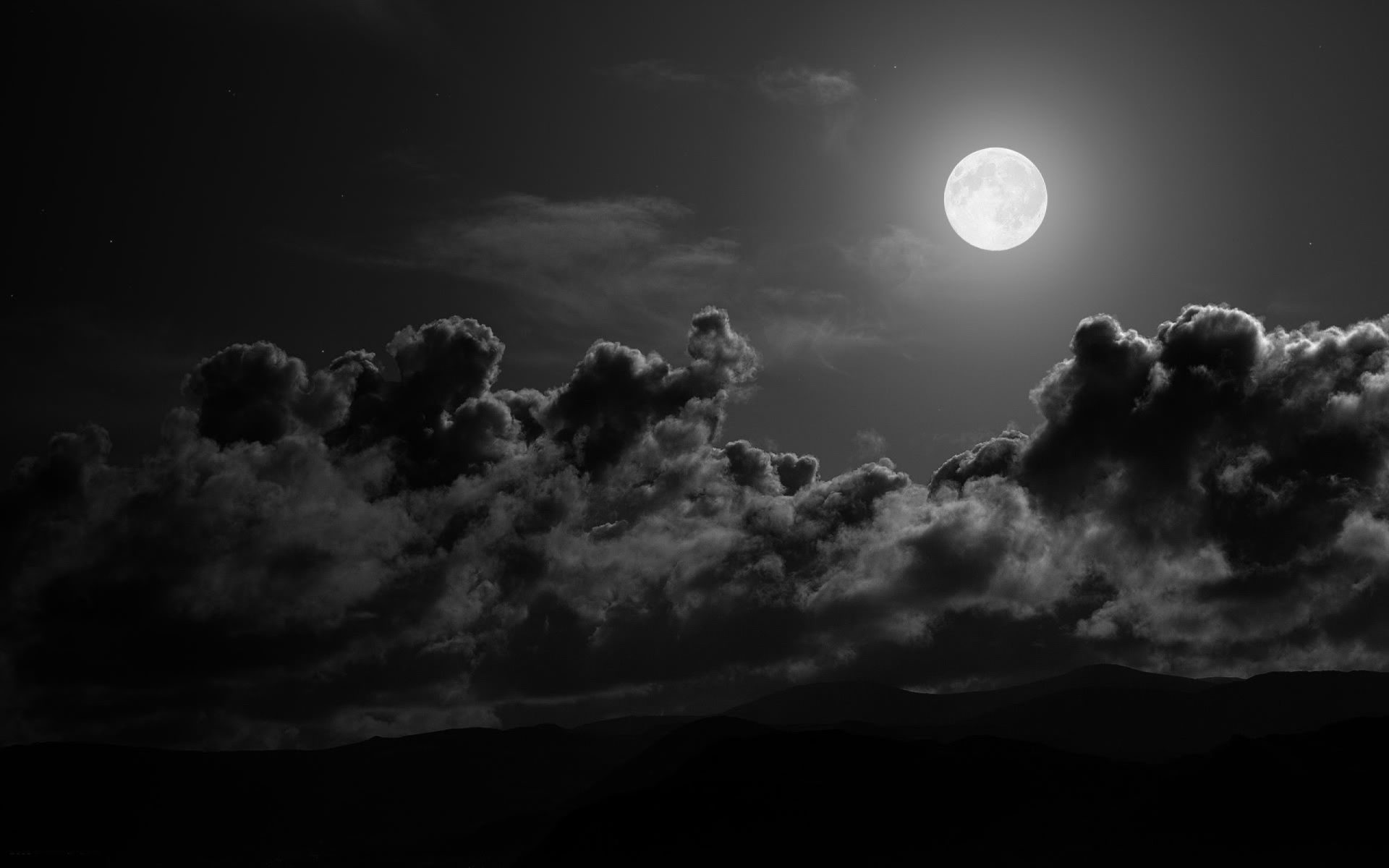 Luna piena tra nuvole scure, 1920x1200 Full HD+ WUXGA, Desktop