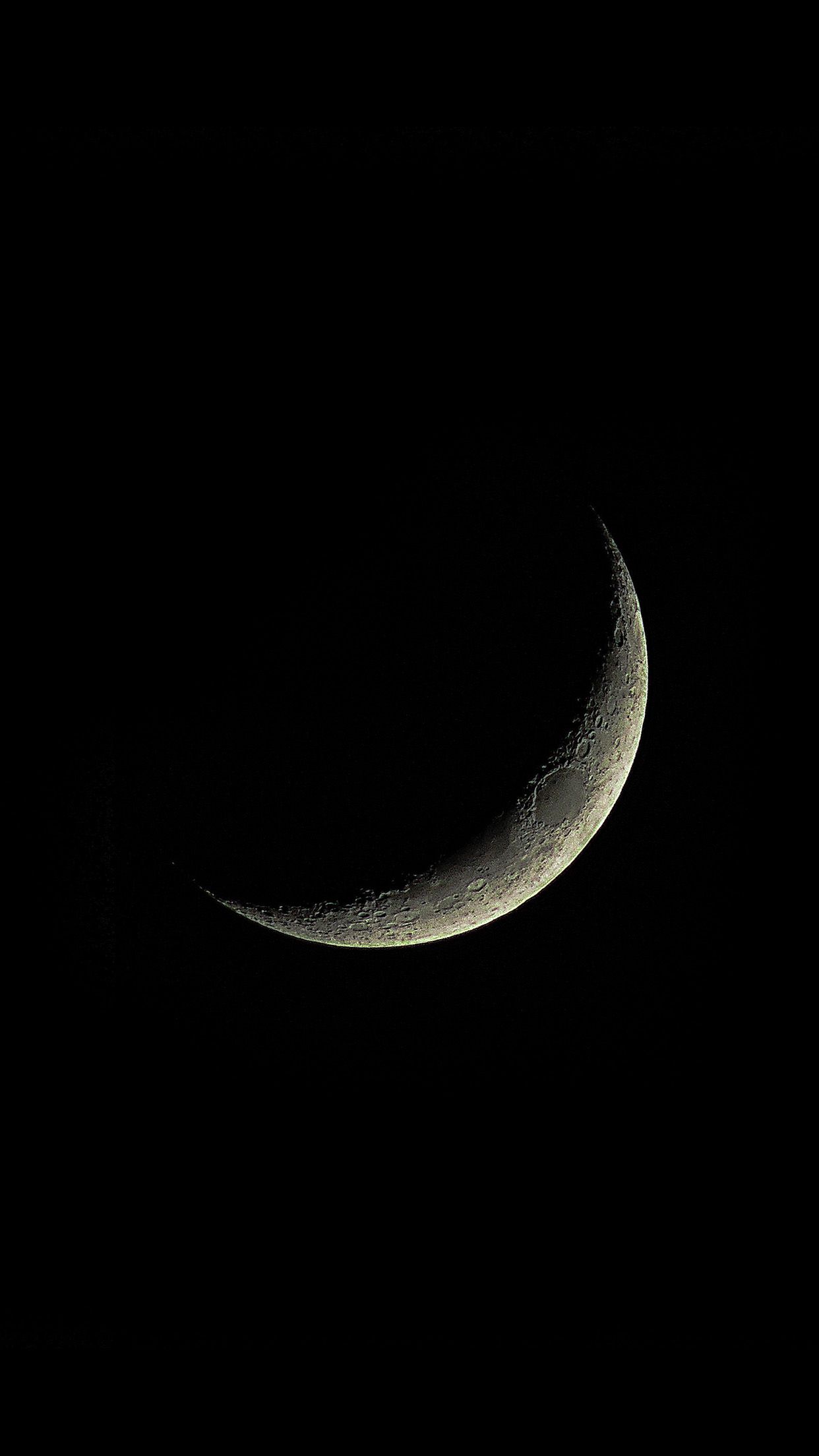 Luna crescente su cielo nero, 1242x2208 Full HD Verticale, Smartphone