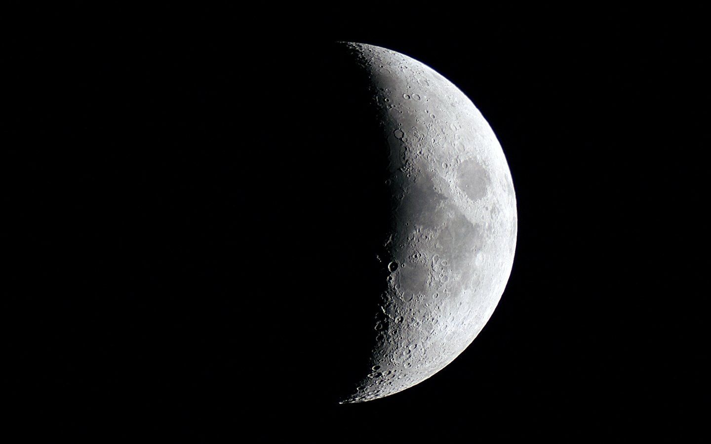 Luna crescente su sfondo nero, 1440x900 720p, MacBook Air