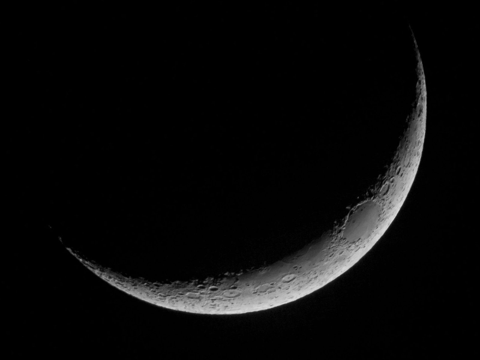 Luna crescente su sfondo nero, 1600x1200 HD, Desktop