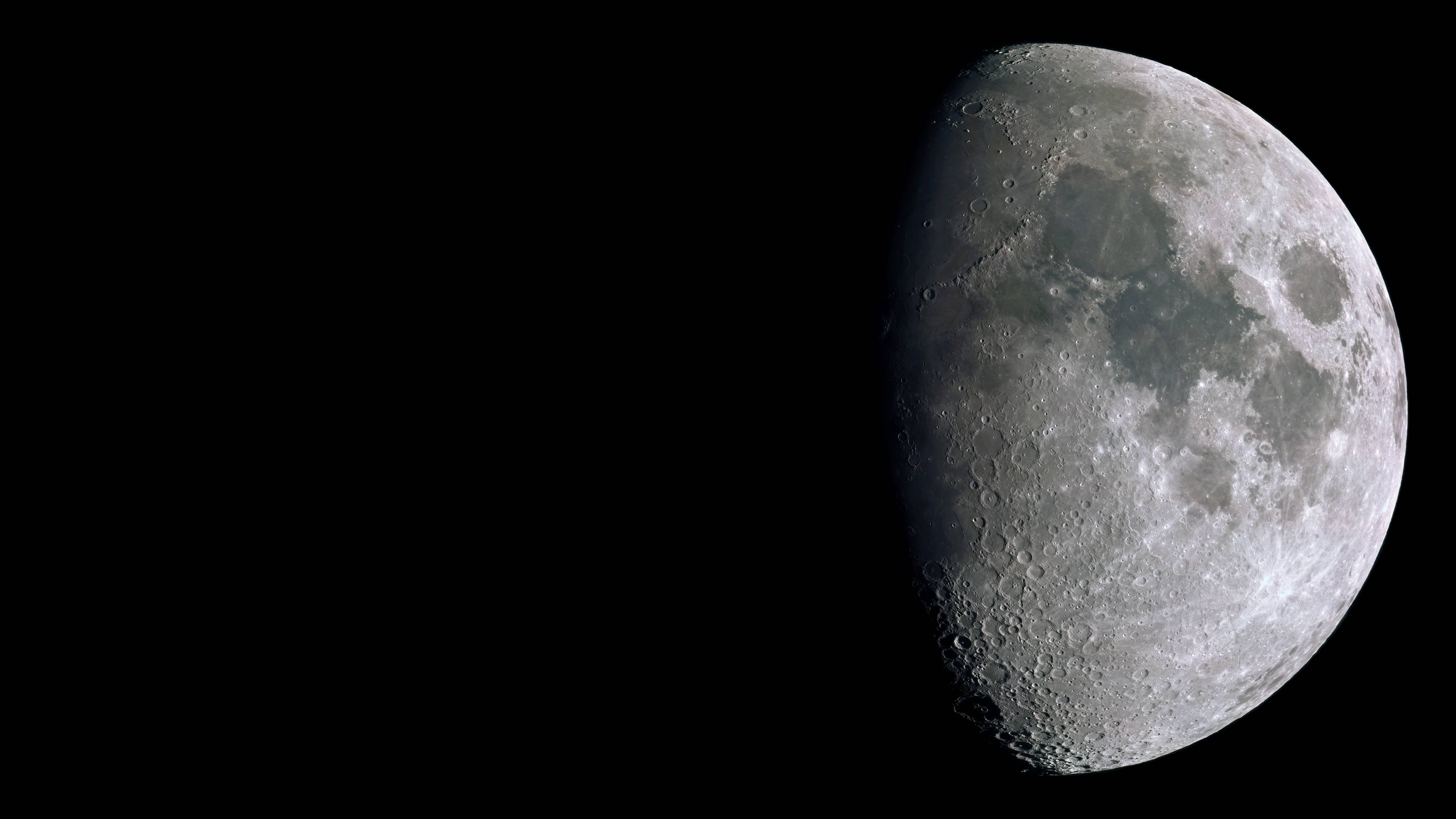 Luna su sfondo nero, 4744x2669 Ultra HD, Monitor 4K