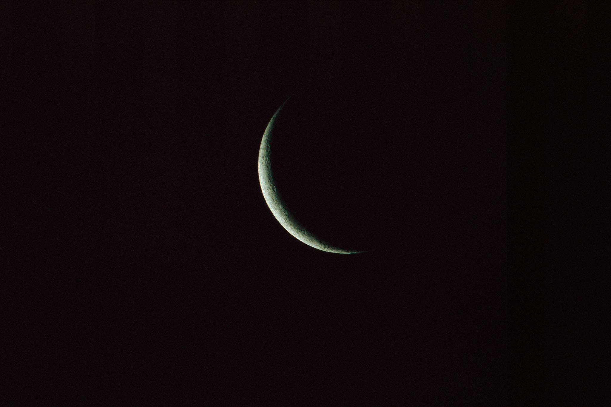 Luna crescente nel cielo notturno, 2048x1364 Hi-Res, Desktop