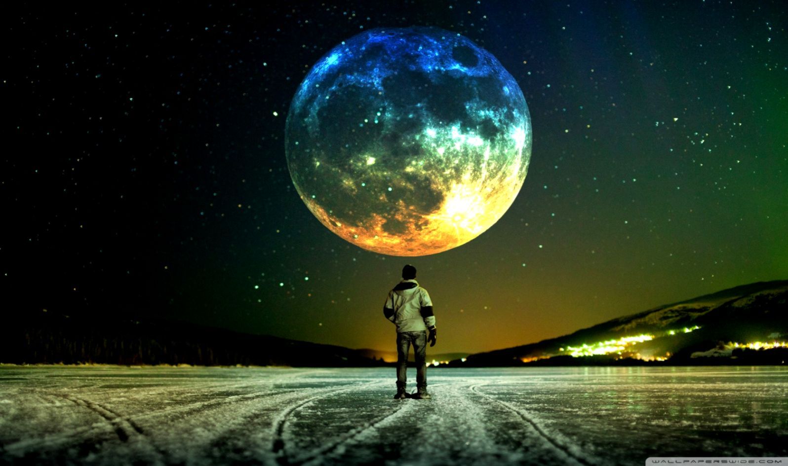 Uomo davanti a luna gigante, 1596x945 HD, Desktop