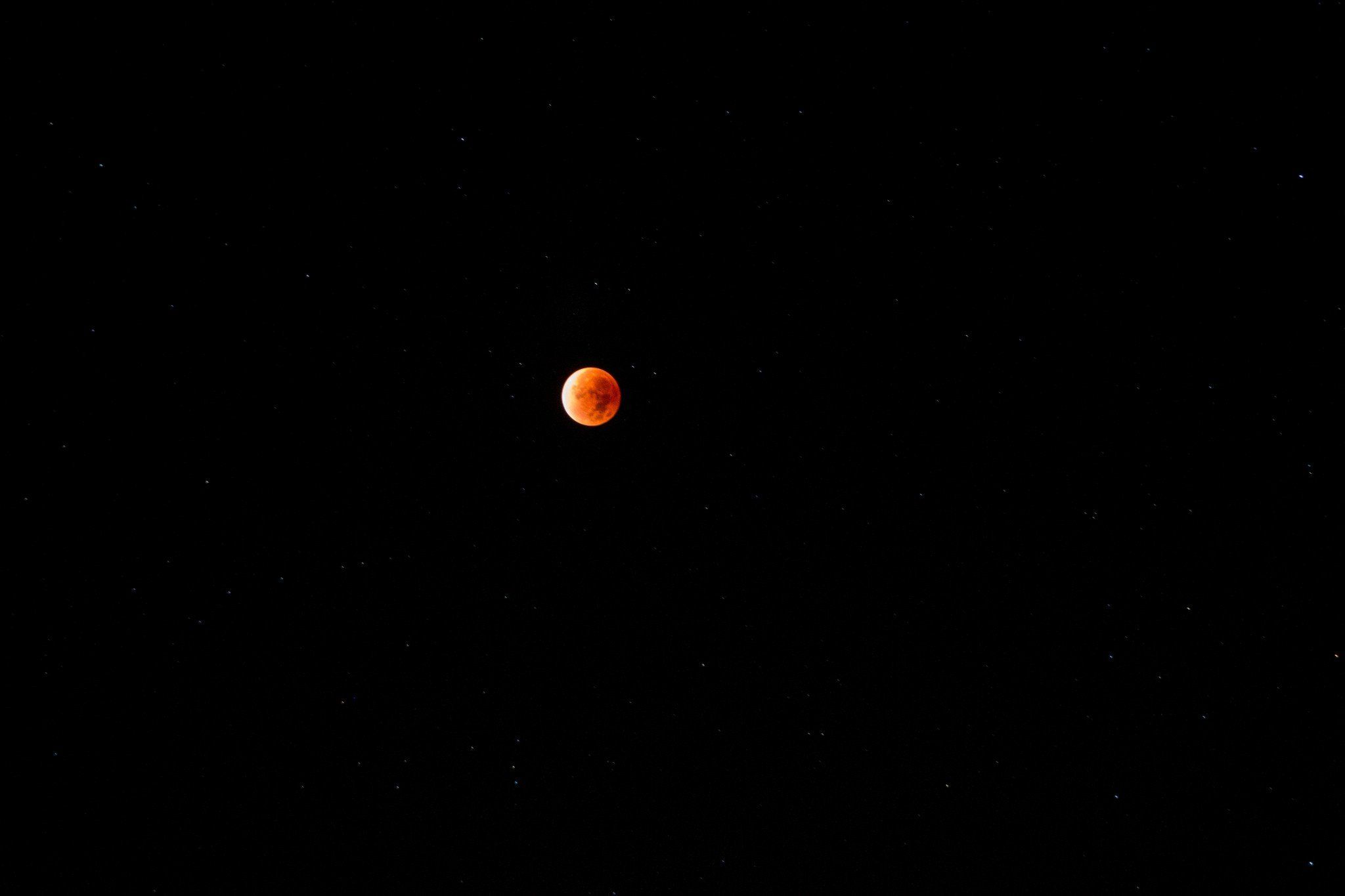 Luna rossa sangue nel cielo, 2048x1365 Hi-Res, PC